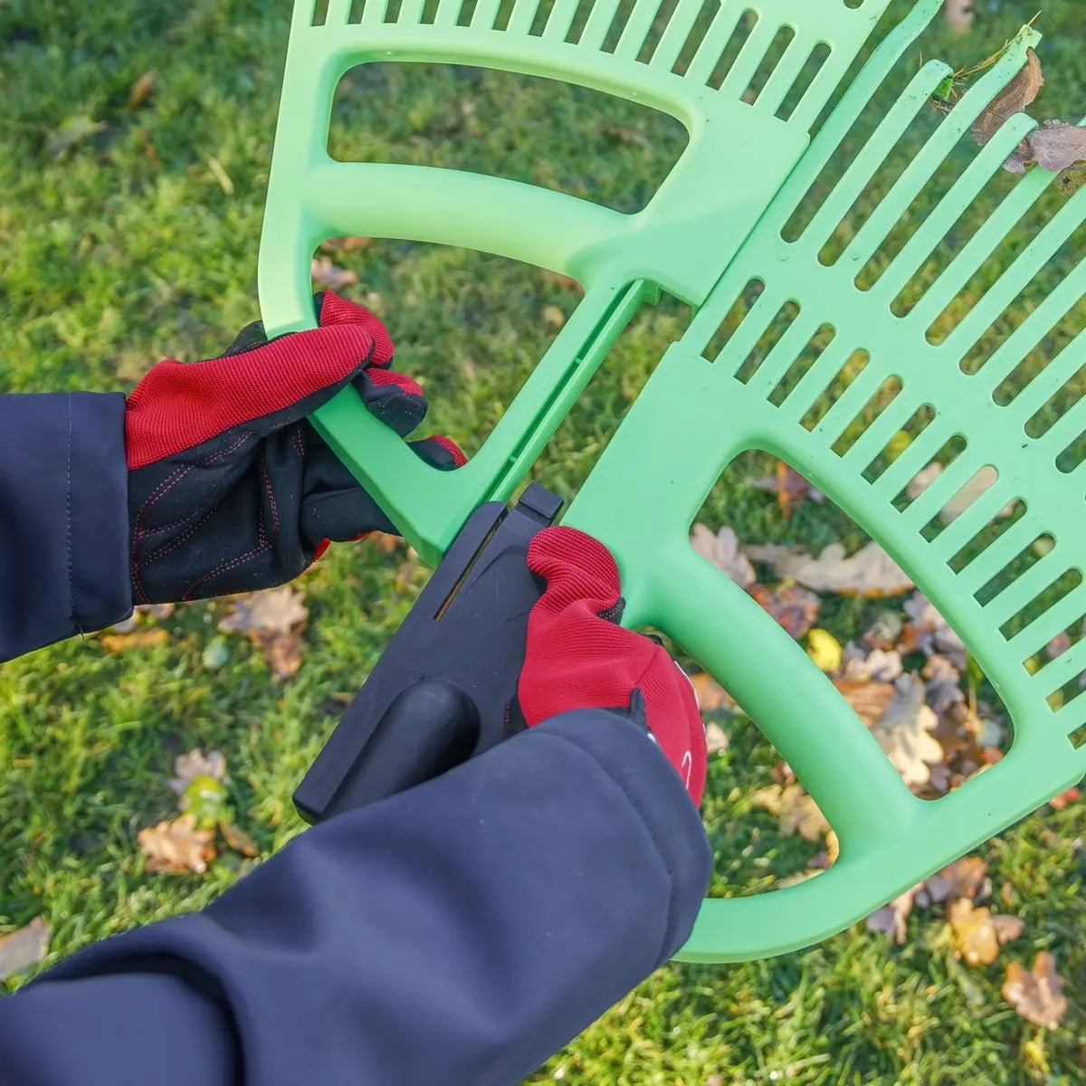 Sealey 2-in-1 Rake & Leaf Grabber White Rose Tools