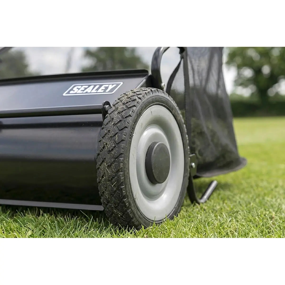 Sealey 26" Walk Behind Garden Sweeper 200L Capacity White Rose Tools