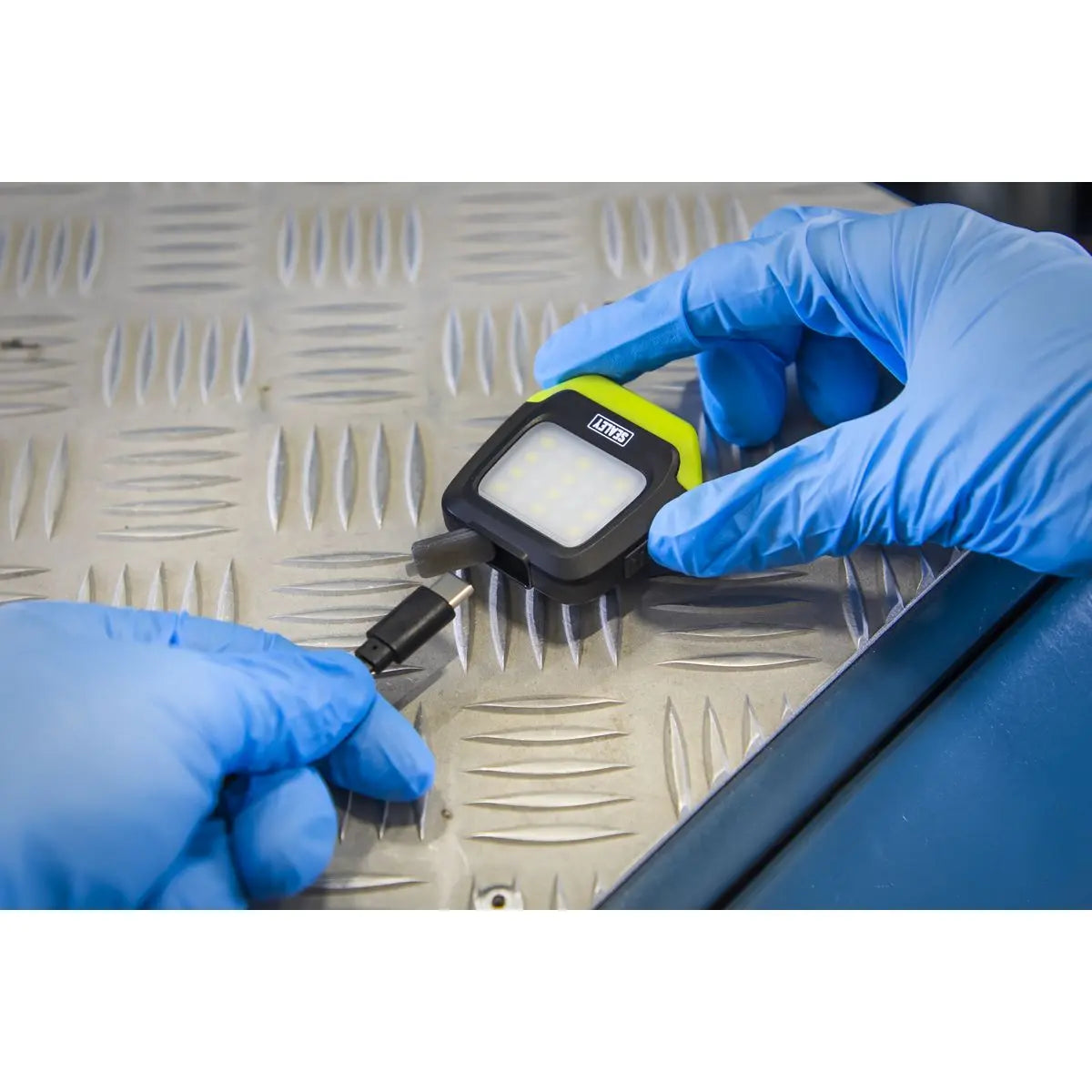 Sealey 2W & 1.5W SMD LED Rechargeable Clip Light with Auto-Sensor White Rose Tools