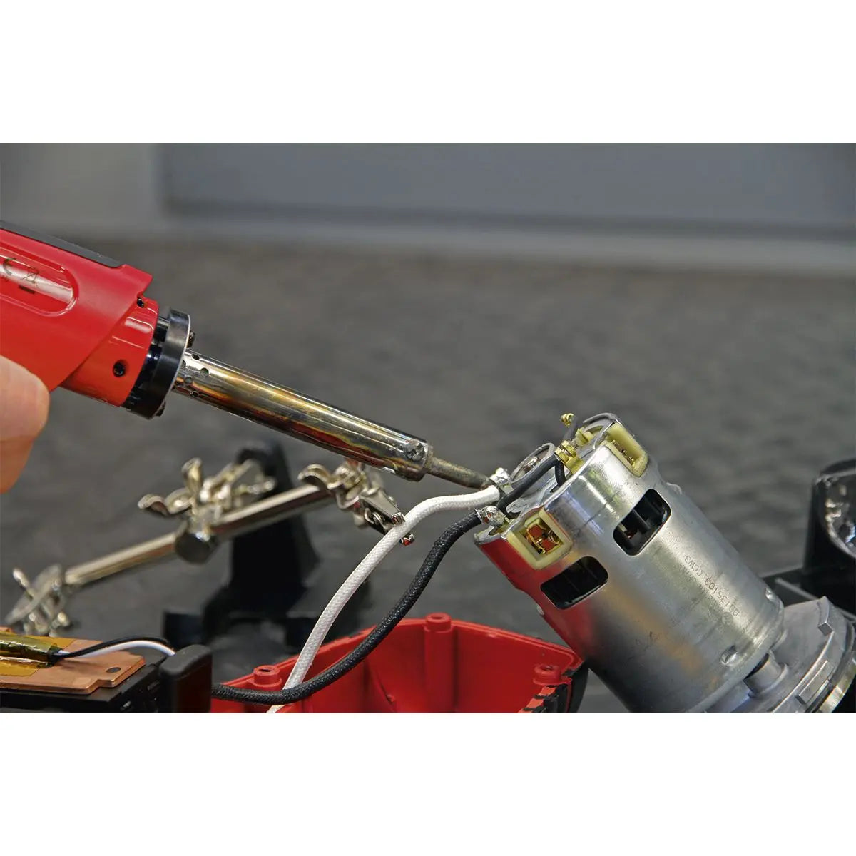 Sealey 30/100W Professional Soldering Iron Kit Solder Wire Sucker Sponge