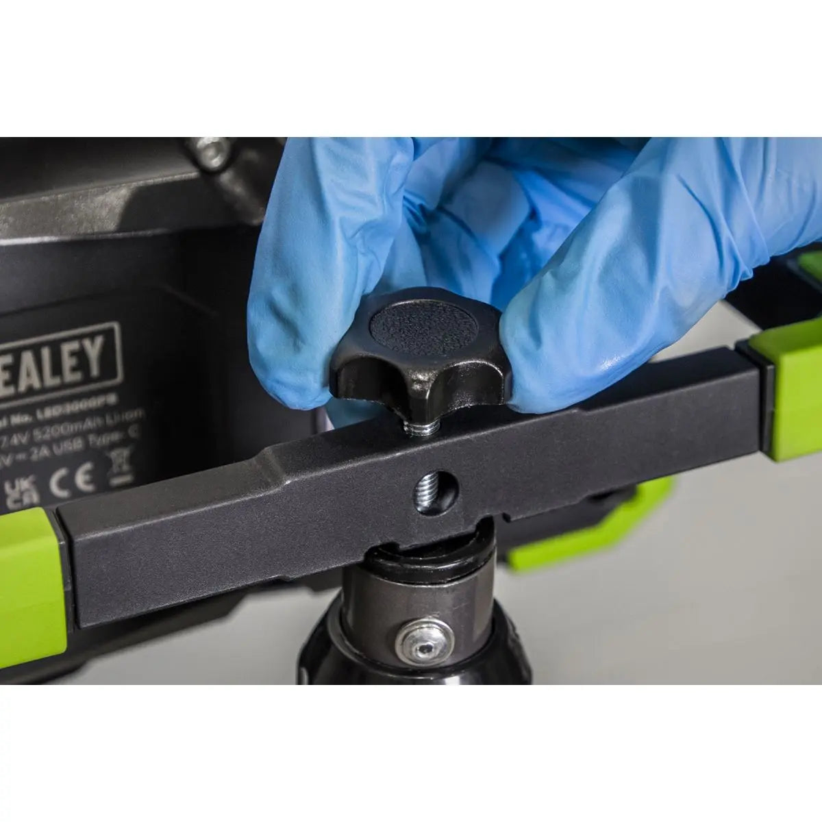 Sealey 30W COB LED Portable Floodlight & Telescopic Tripod White Rose Tools