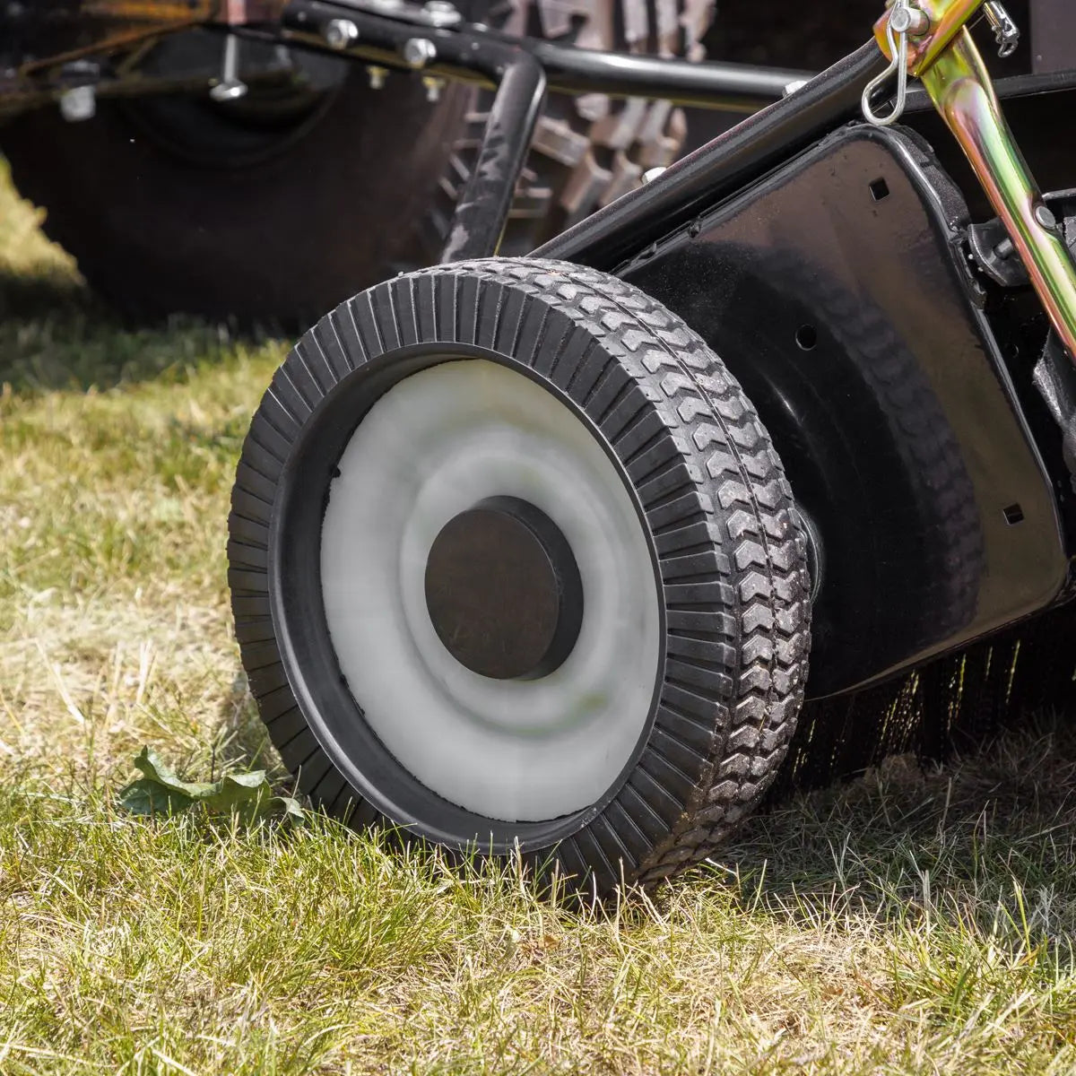Sealey 42" Tow-Behind Lawn Sweeper White Rose Tools