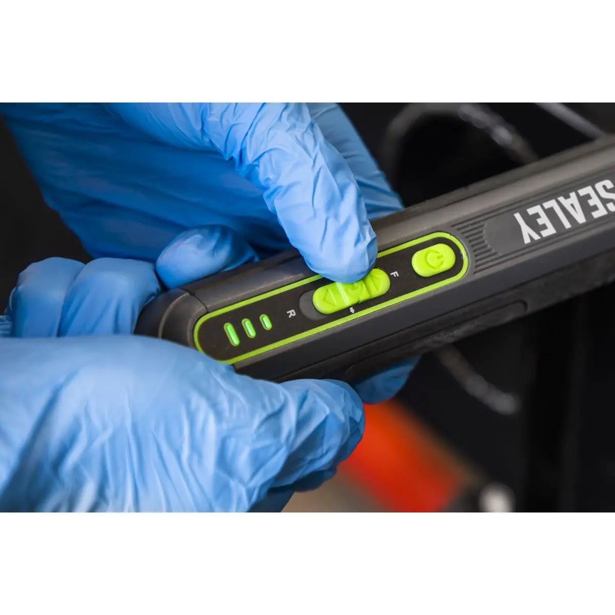 Sealey 4V Cordless Screwdriver with 25pc Bit Set White Rose Tools