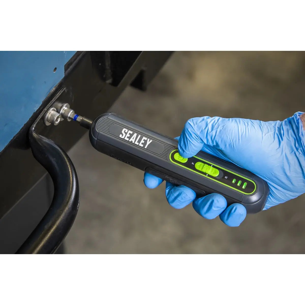 Sealey 4V Cordless Screwdriver with 25pc Bit Set White Rose Tools