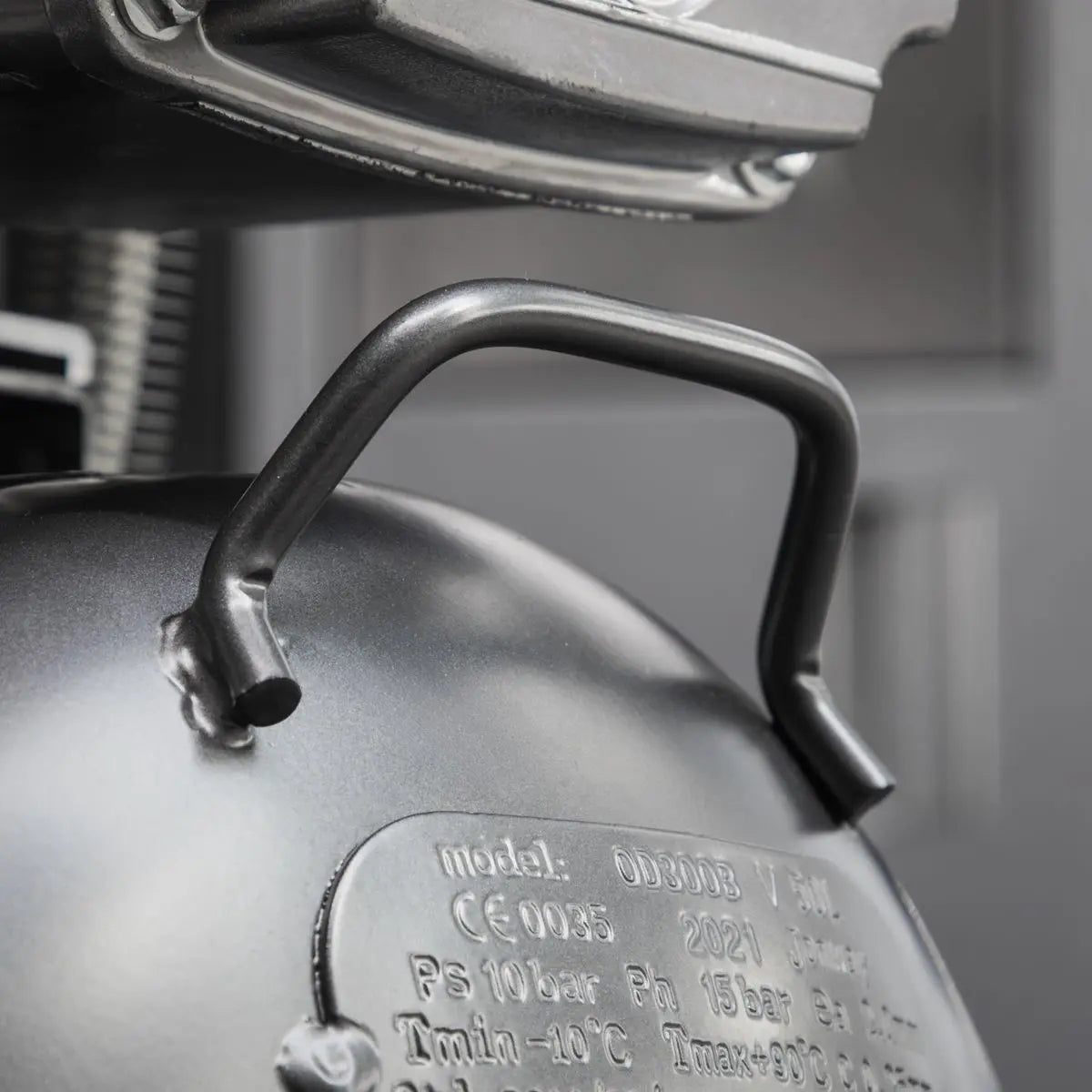 Sealey 50L V-Twin Direct Drive Air Compressor 3hp with Air Accessory Kit White Rose Tools