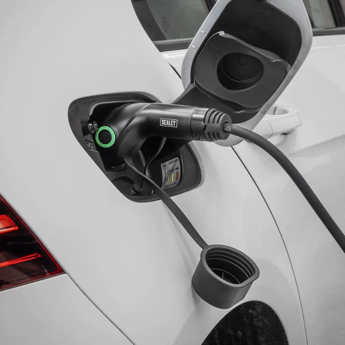 Sealey 5m Type 2 to Type 2 EV Charging Cable 16A(11KW) 3Ph5m 16A (11KW) 3PH Type 2 to Type 2 EV Charging Cable 5m 16A (11KW) 3PH Type 2 to Type 2 EV Charging Cable 5m 16A (11KW) 3PH Type 2 to Type 2 EV Charging Cable White Rose Tools