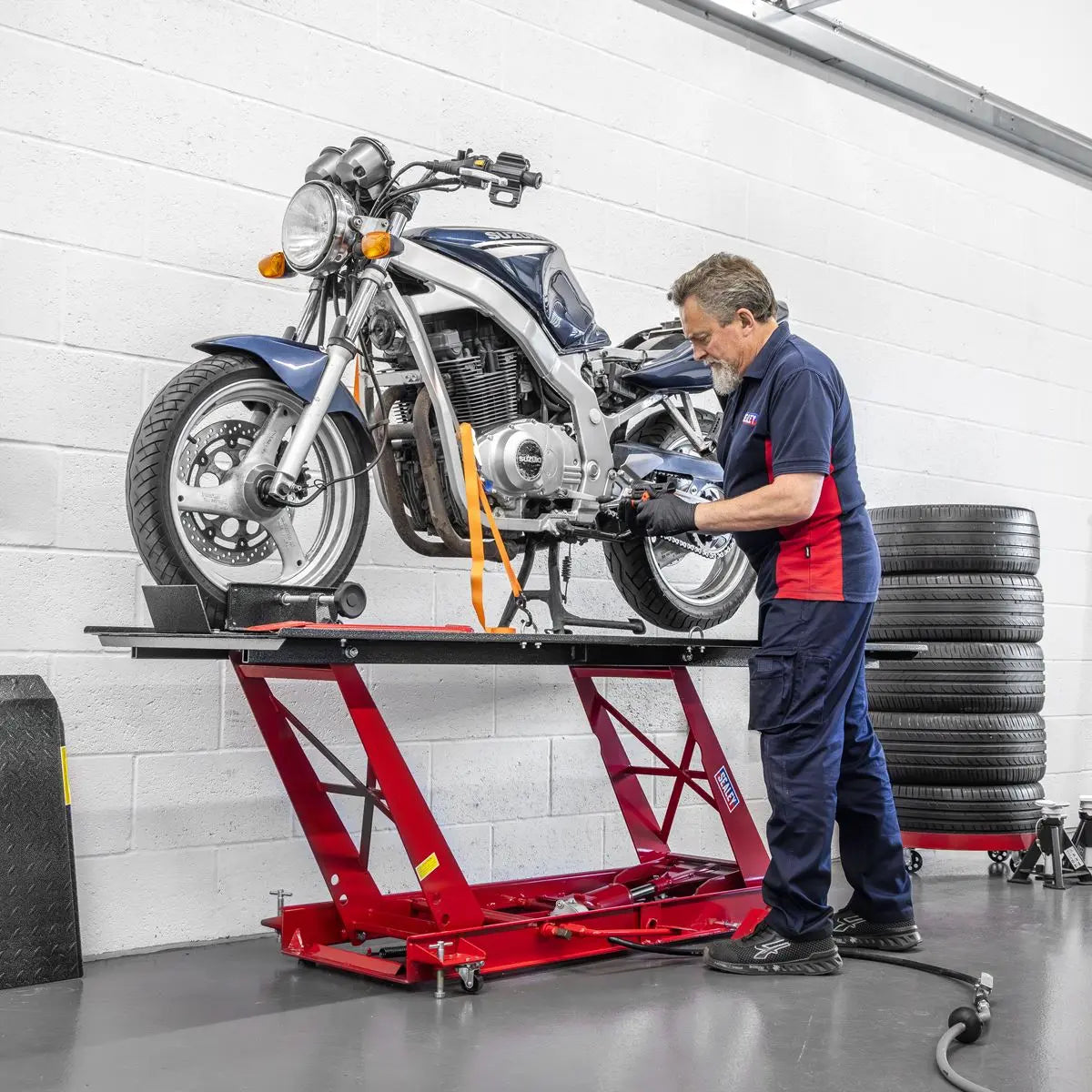Sealey Air/Hydraulic Motorcycle Lift 454kg Capacity White Rose Tools