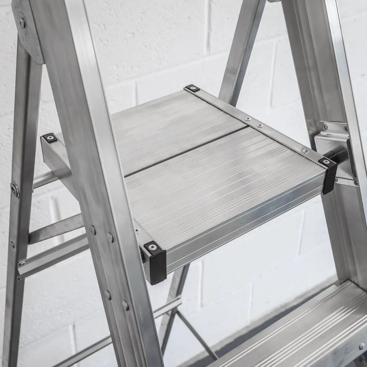 Sealey Aluminium Step Ladder 8-Tread Industrial BS EN 131 White Rose Tools