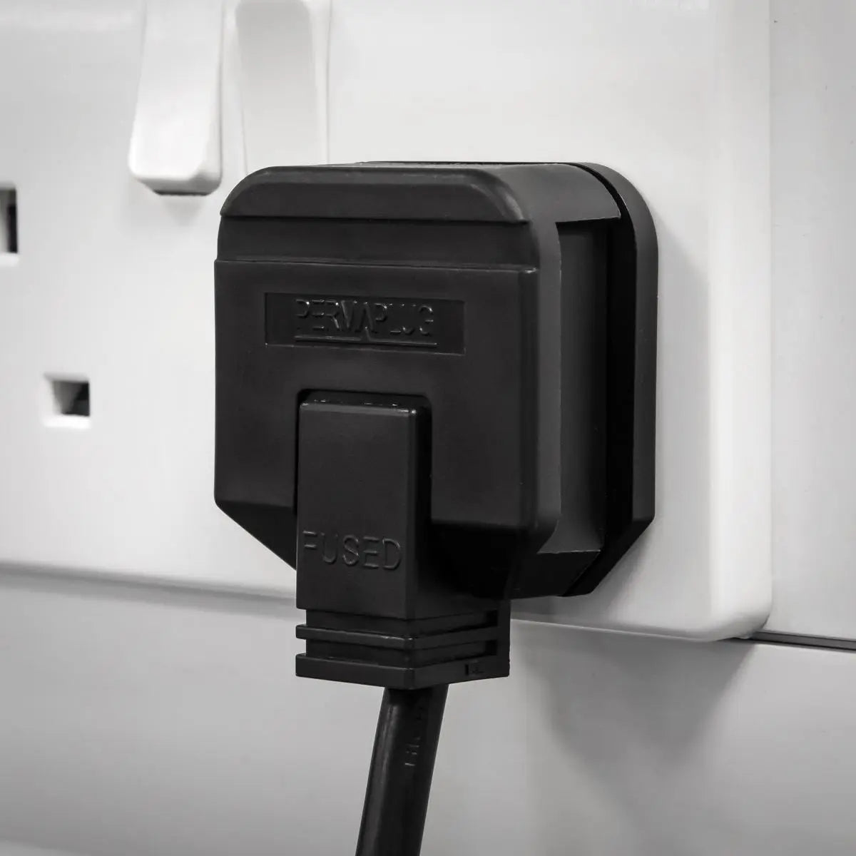 Sealey Black 13A heavy-Duty Plug