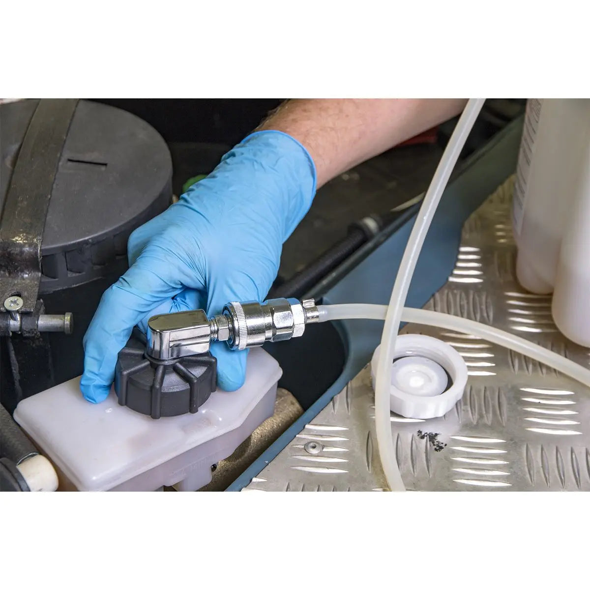 Sealey Brake and Clutch Bleeding System 2.5 Litre One Person Operation