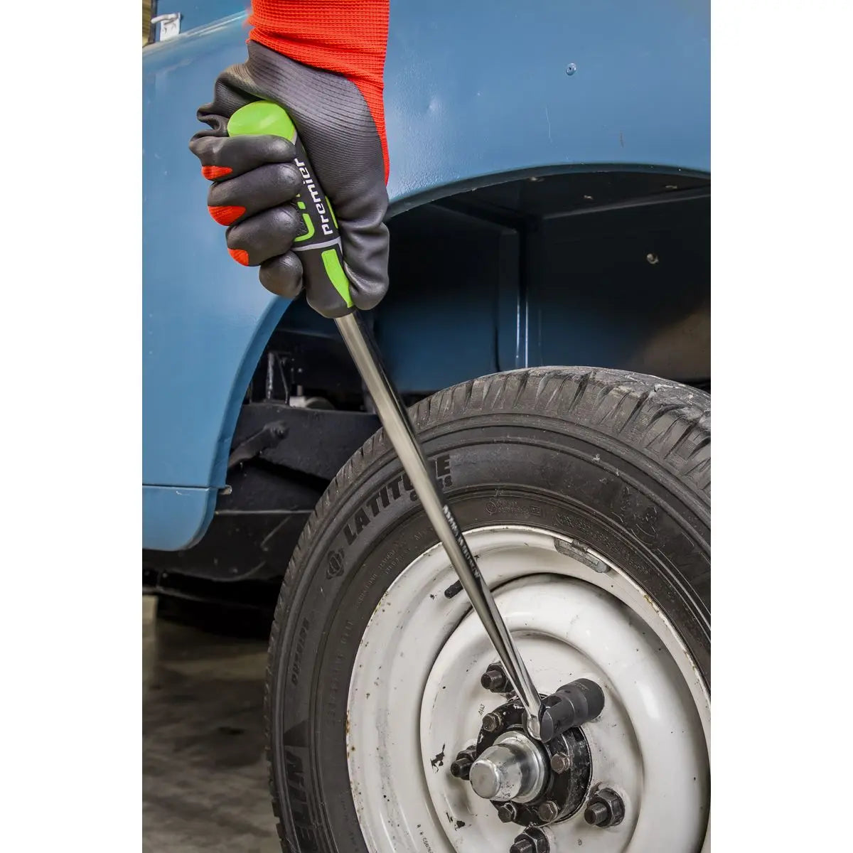 Sealey Breaker Bar 600mm 1/2" Drive Hi-Vis Green Premier Wheel Wrench Cracker