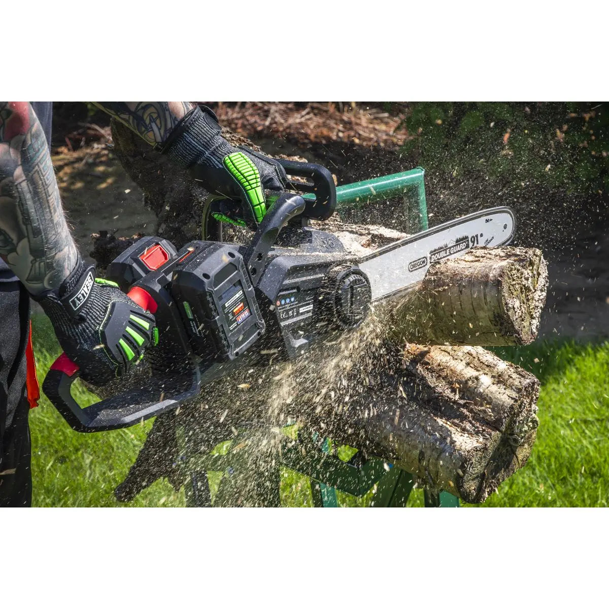 Sealey Chainsaw Kit 40V 4Ah SV20 Series 35cm White Rose Tools