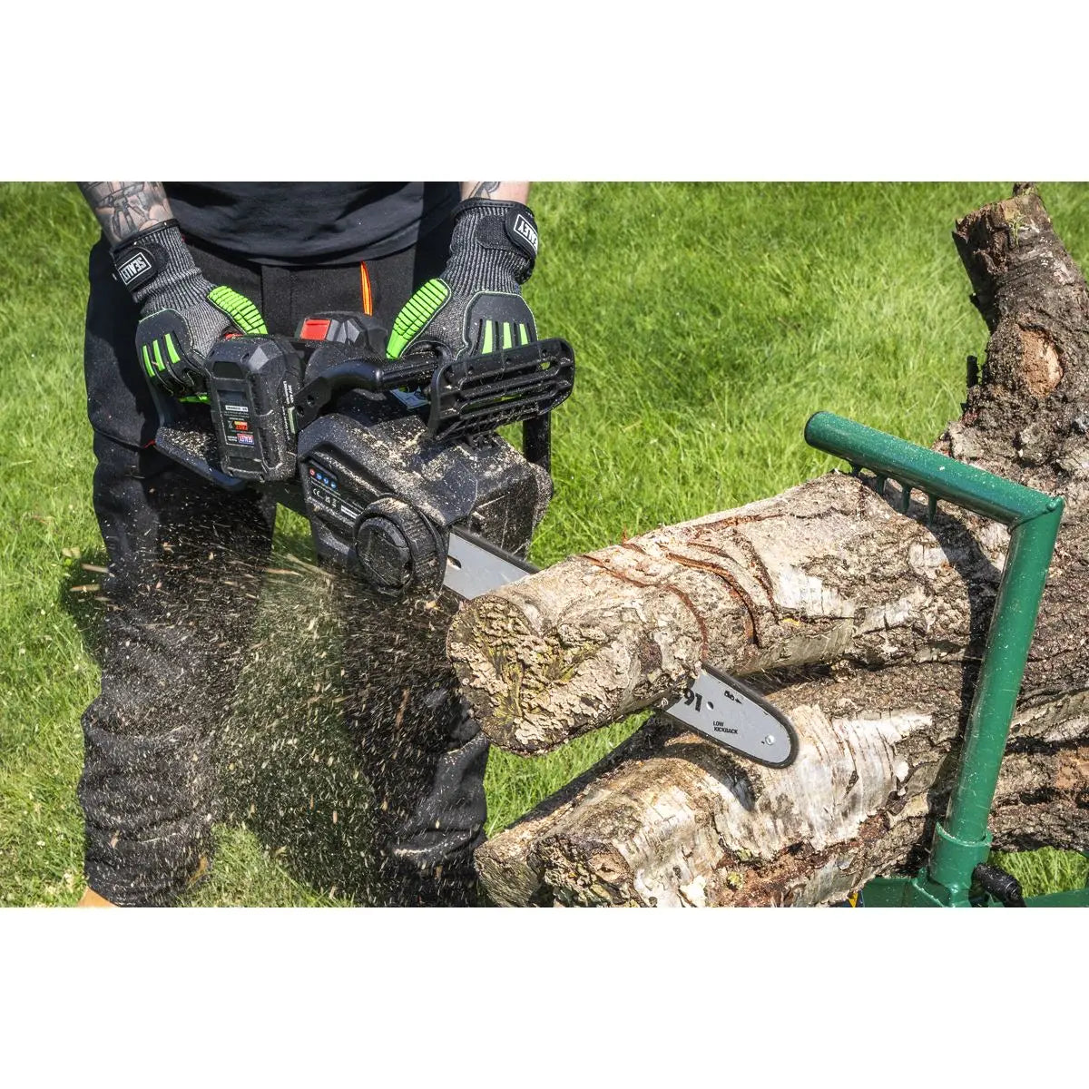 Sealey Chainsaw Kit 40V 4Ah SV20 Series 35cm White Rose Tools