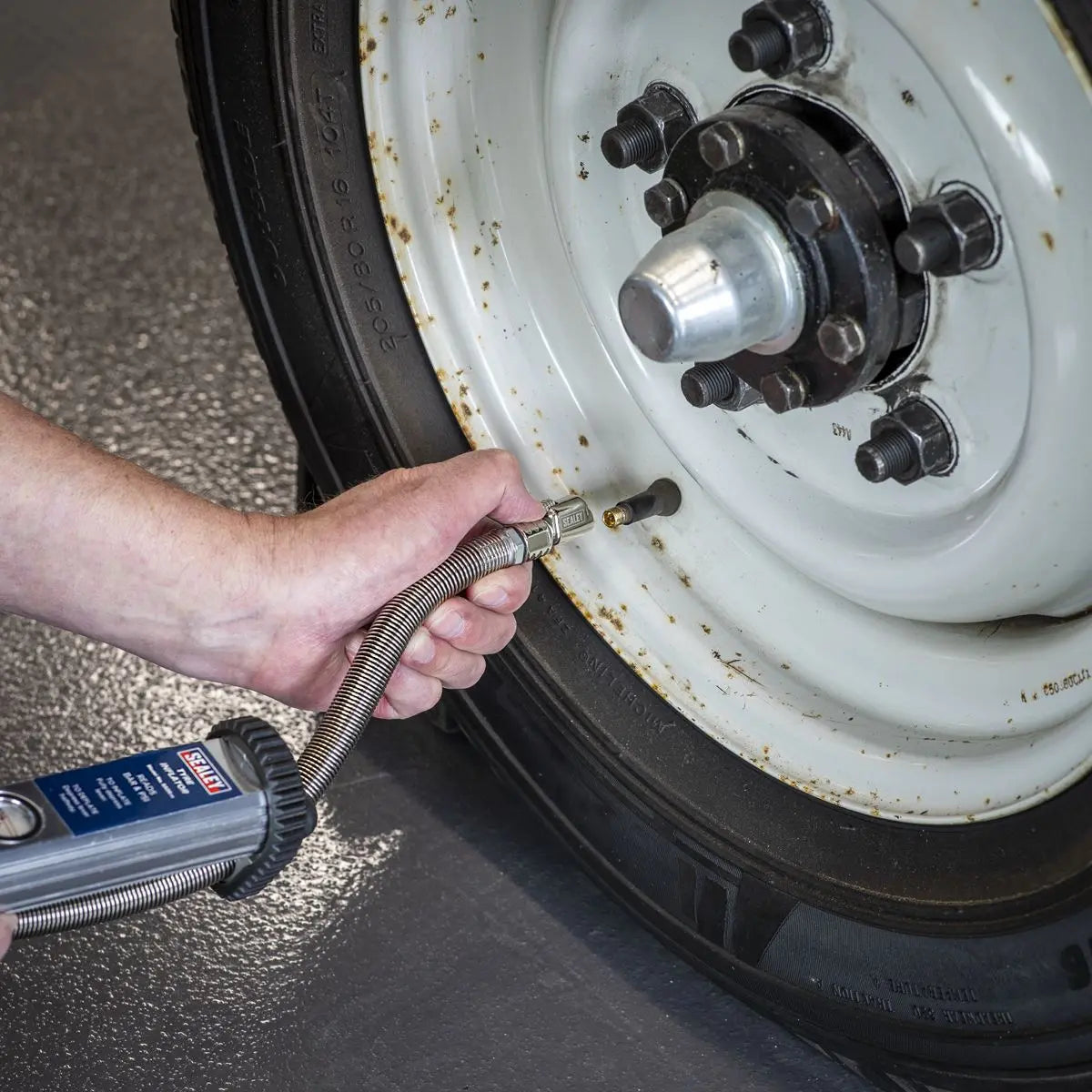 Sealey Clip-On Connector for Tyre Inflators  White Rose Tools