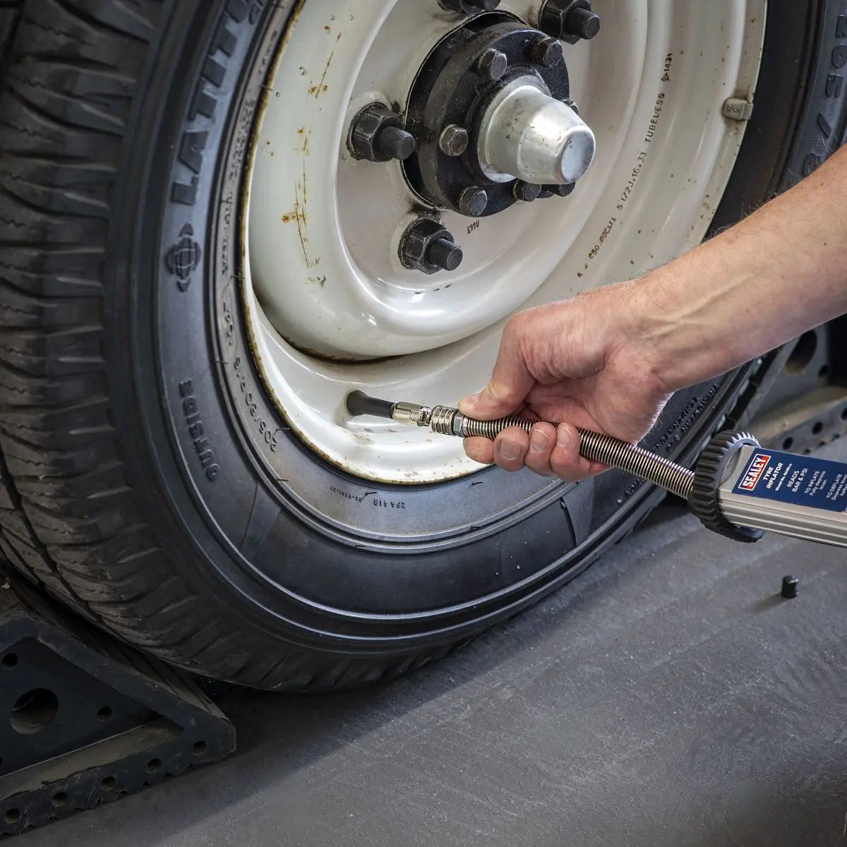 Sealey Clip-On Connector for Tyre Inflators  White Rose Tools