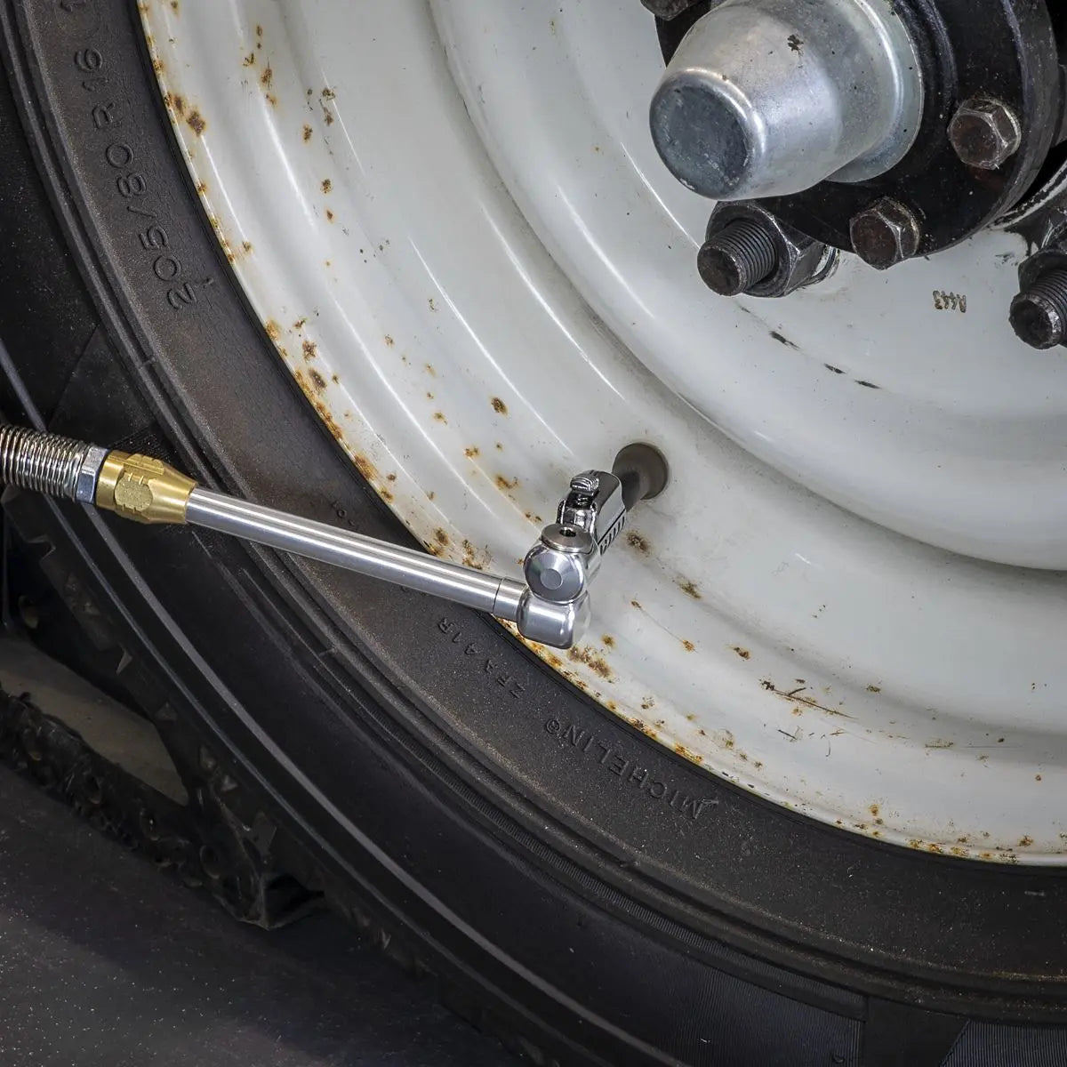 Sealey Clip-On Connector for Tyre Inflators Swivel Head  White Rose Tools