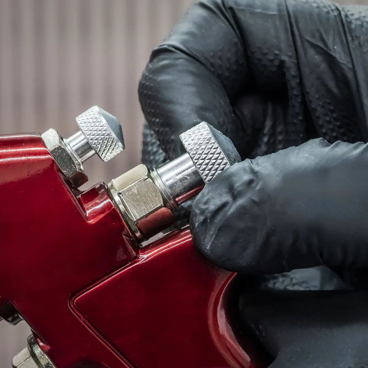 Sealey Gravity Feed Spray Gun 1.4mm Set Up 600ml Paint Pot Vehicle Car Red