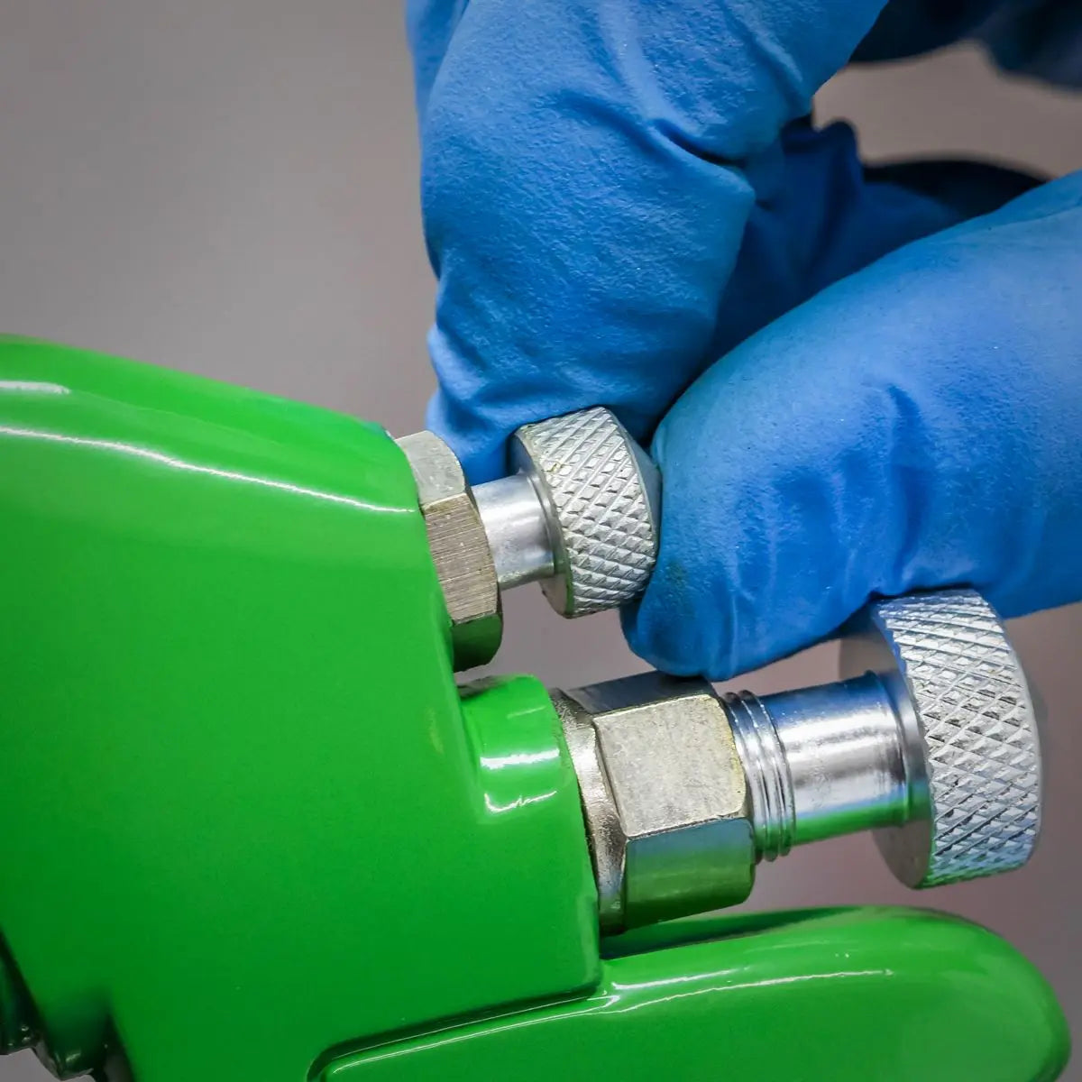 Sealey Gravity Feed Spray Gun 1.7mm Set Up 600ml Paint Pot Vehicle Car Green