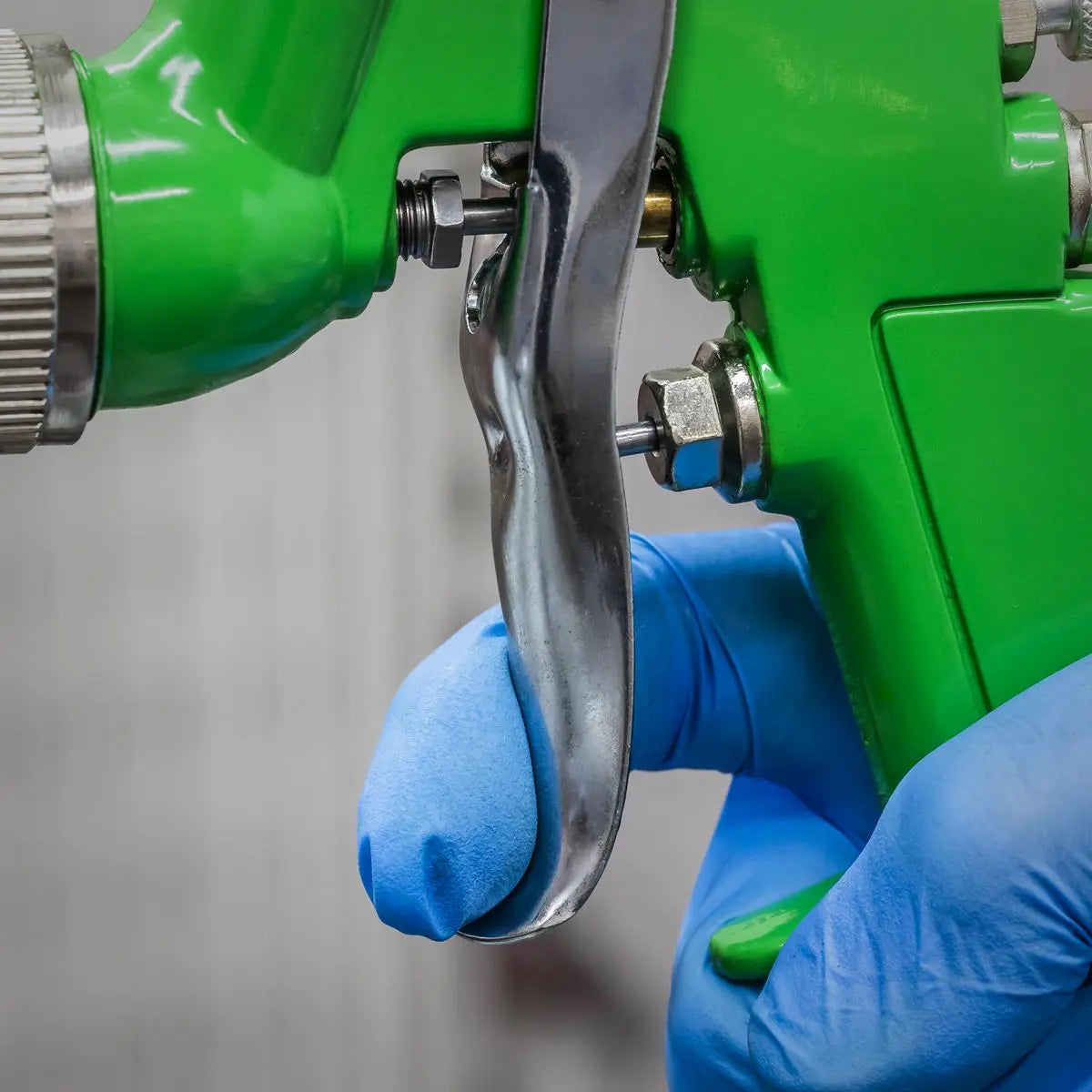 Sealey Gravity Feed Spray Gun 1.7mm Set Up 600ml Paint Pot Vehicle Car Green