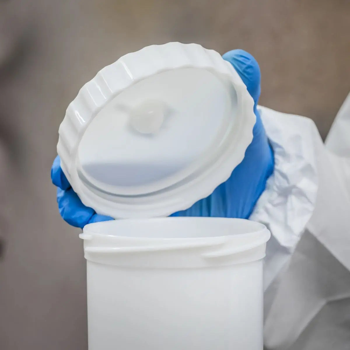 Sealey Gravity Feed Spray Gun 2.2mm Set Up Adjustable Paint Flow 600ml