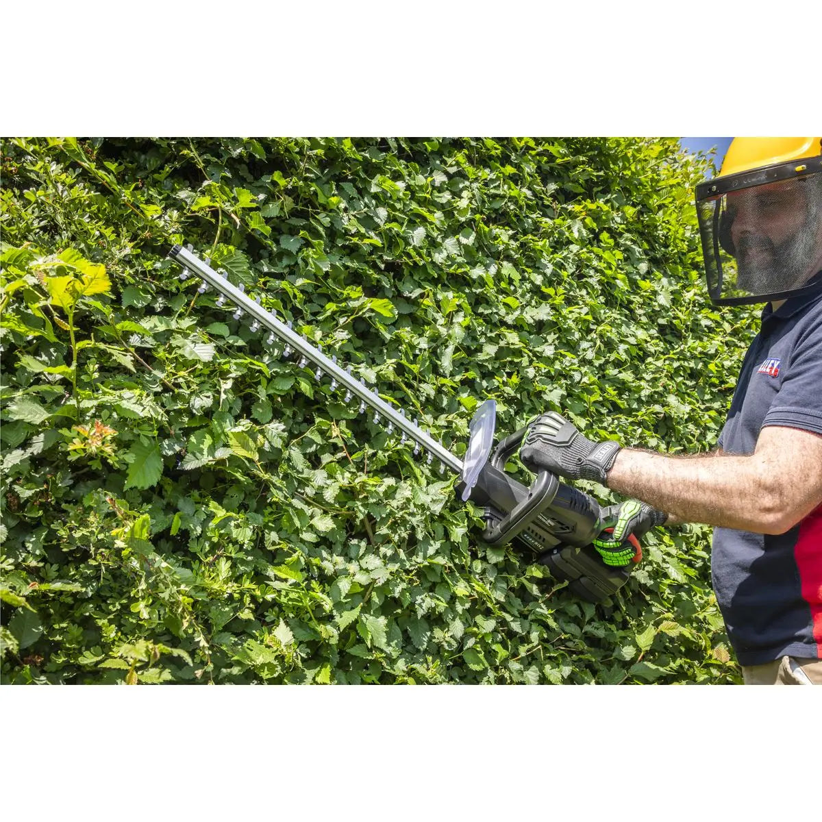 Sealey Hedge Trimmer Kit 40V 4Ah SV20 Series 52cm  White Rose Tools
