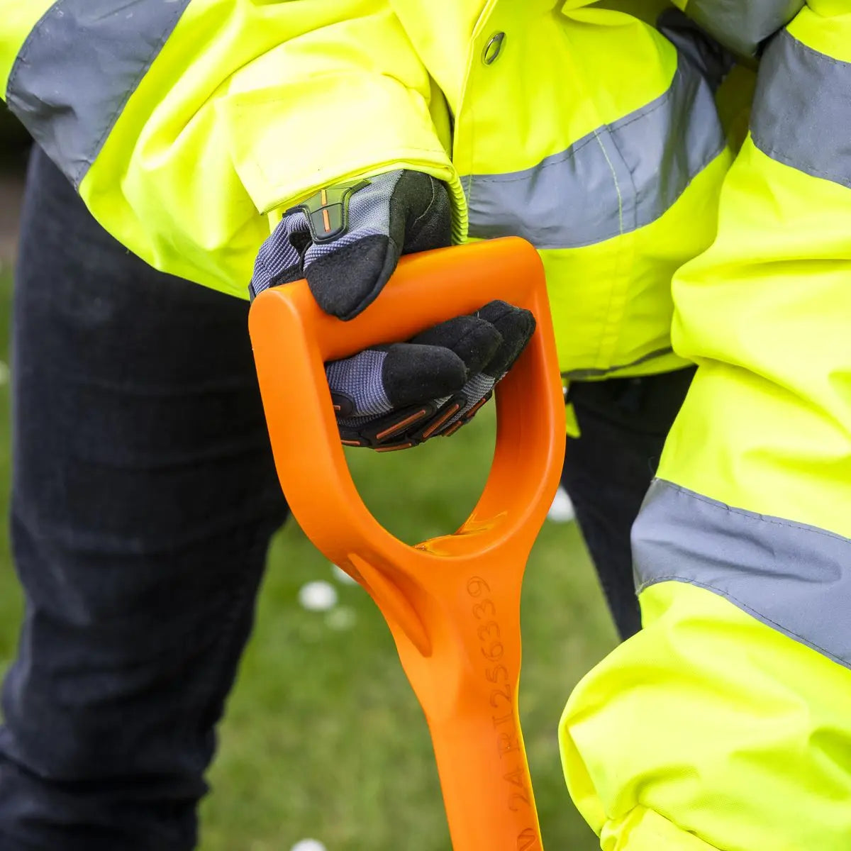 Sealey Insulated General Service Shovel White Rose Tools