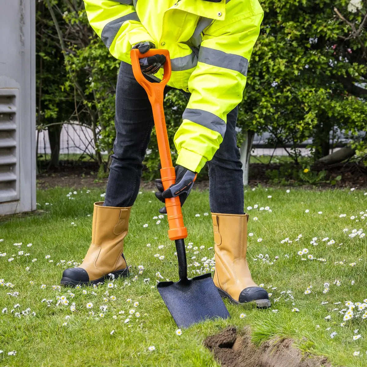 Sealey Insulated General Service Shovel White Rose Tools