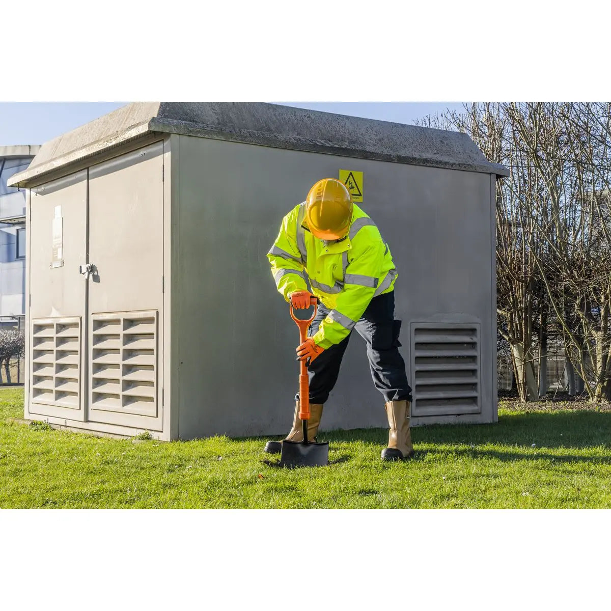 Sealey Insulated Round Mouth Shovel White Rose Tools