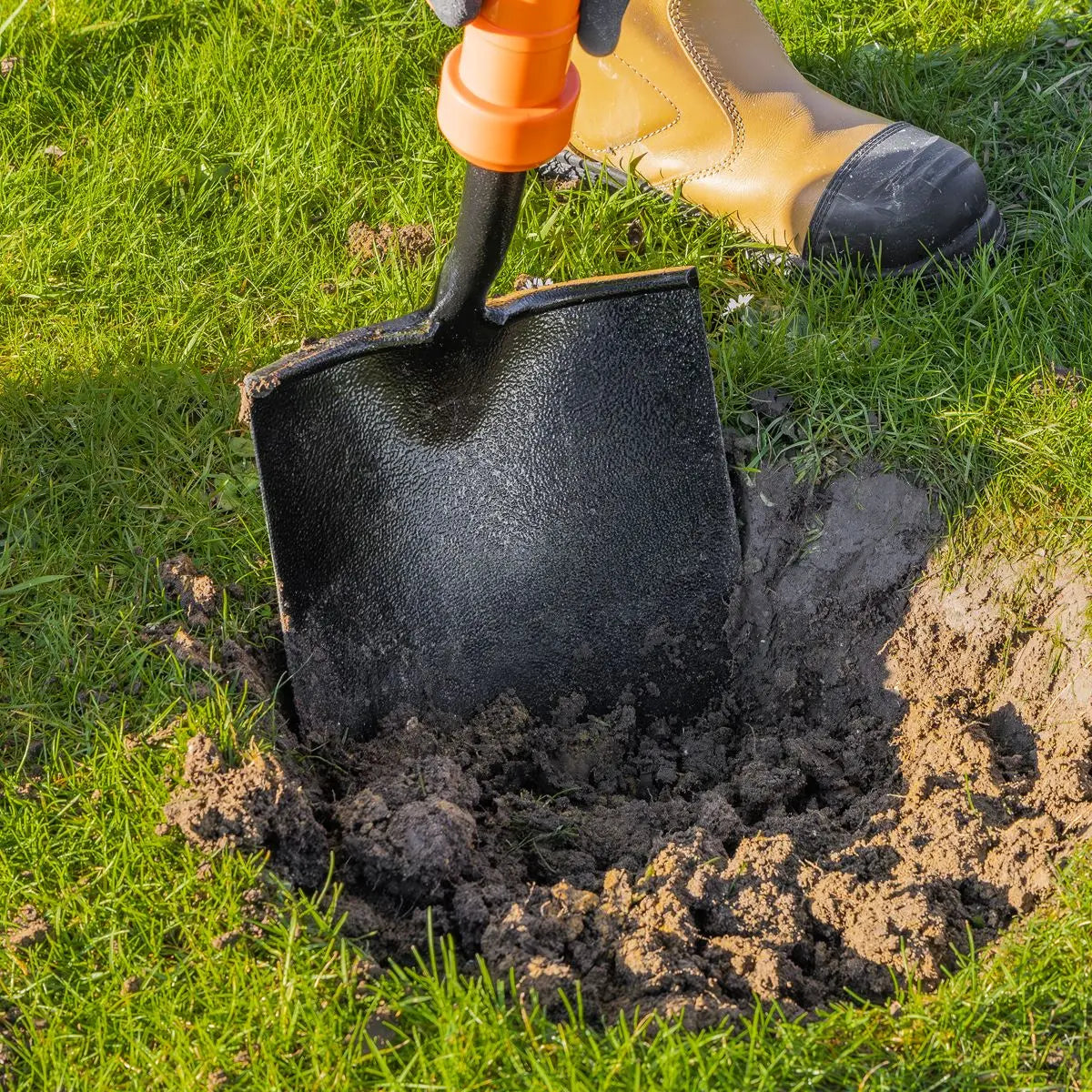 Sealey Insulated Round Mouth Shovel White Rose Tools