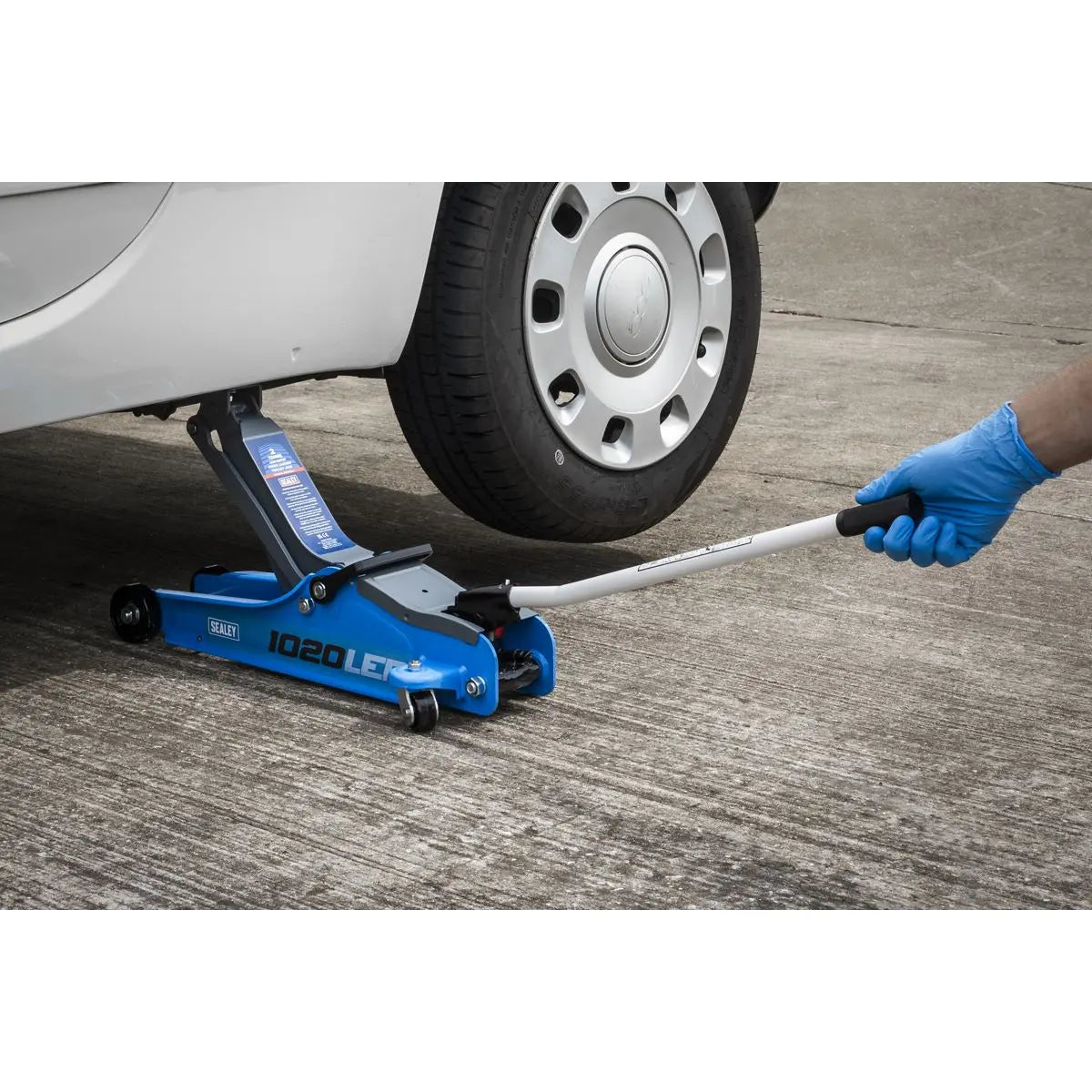 Sealey Low Profile Short Chassis Trolley Jack 2 Tonne - Blue White Rose Tools