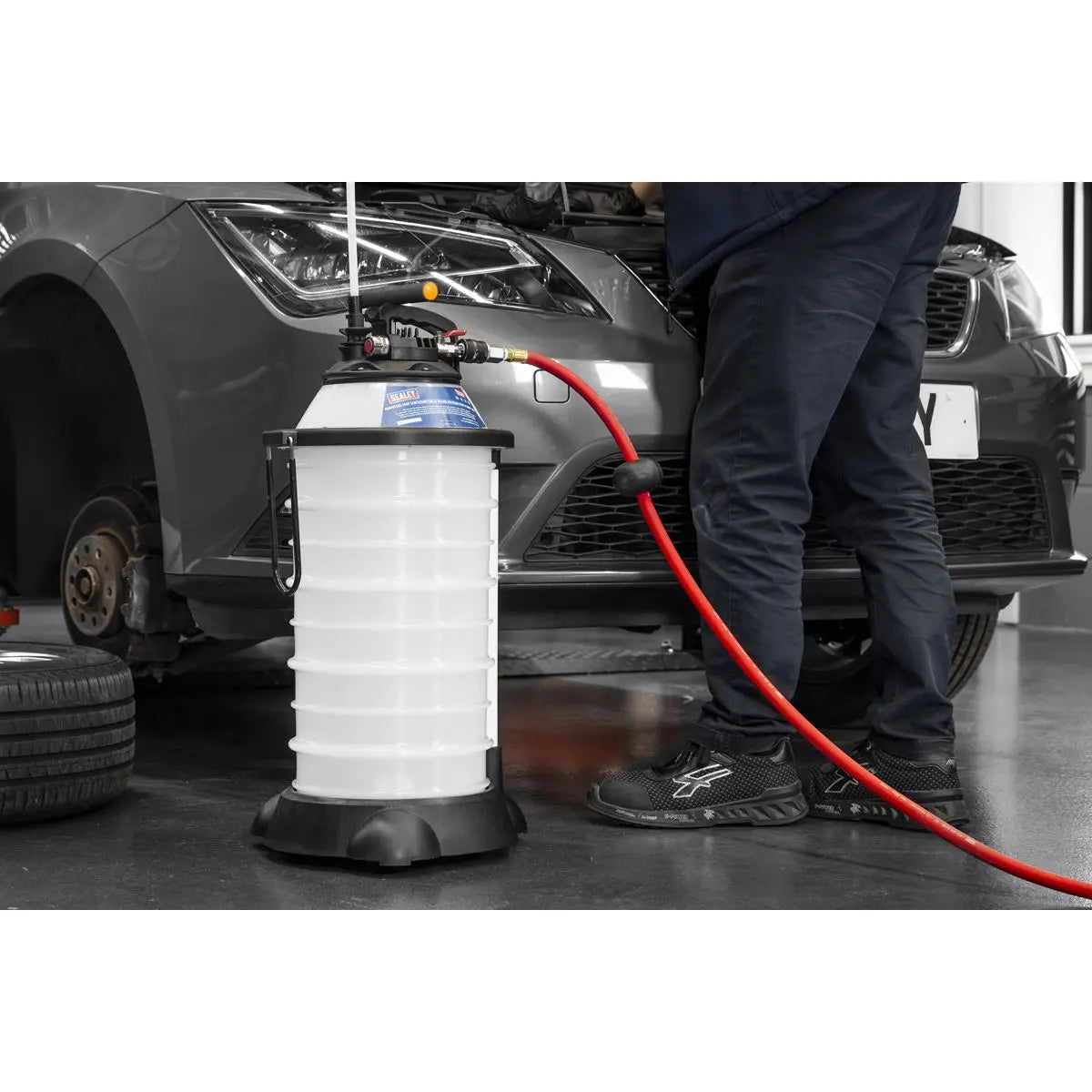 Sealey Manual/Air Vacuum Oil & Fluid Extractor Pump 18L White Rose Tools