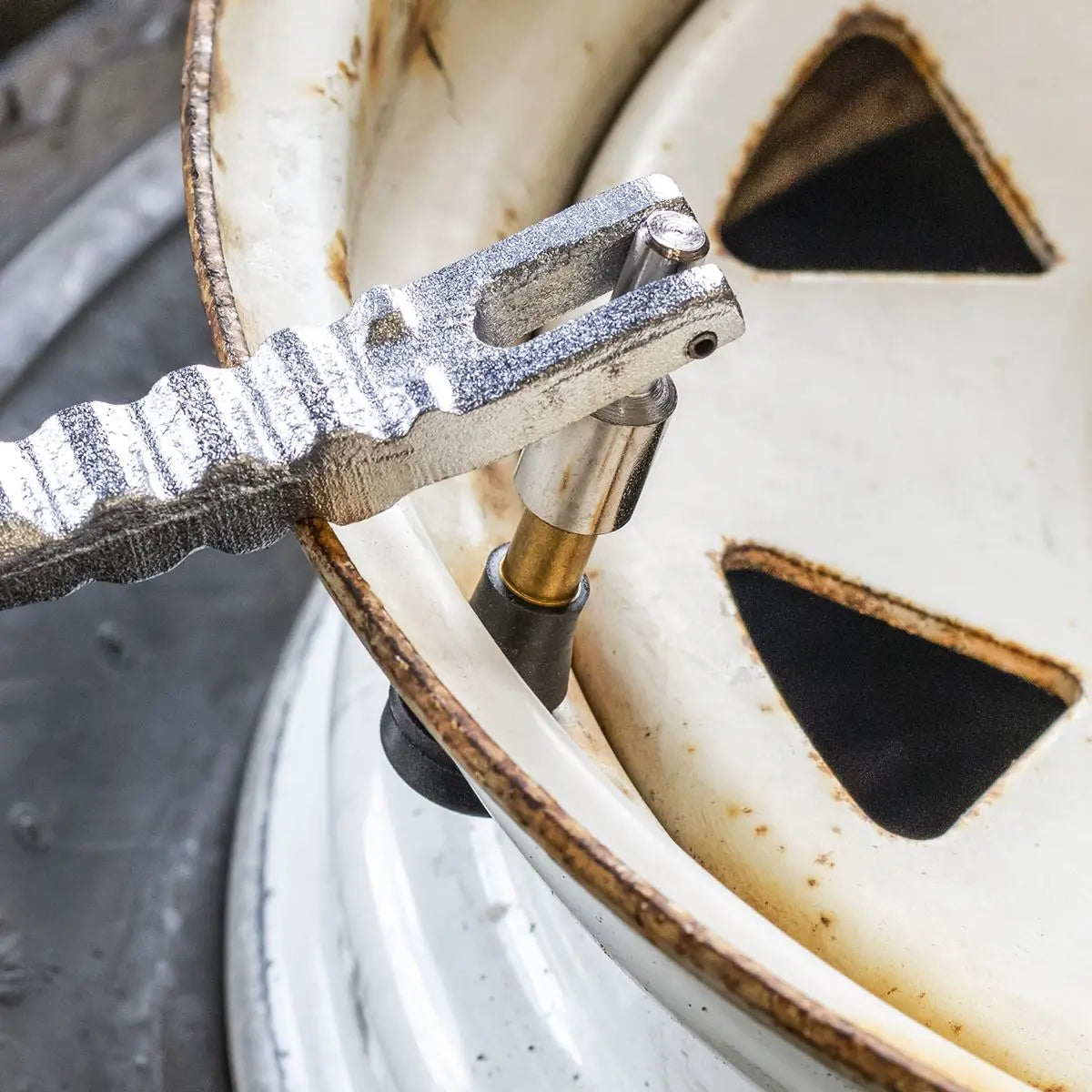 Sealey Pack of 50 - Snap-in Tubeless High Pressure Tyre Valve TR600  White Rose Tools