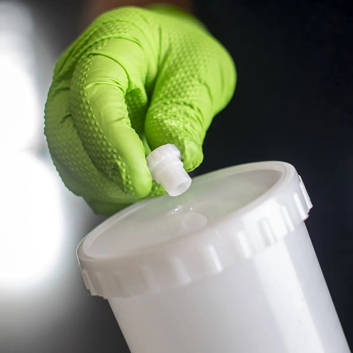 Sealey Paint Spray Gun Pot with Brass Fitting 600ml - White White Rose Tools