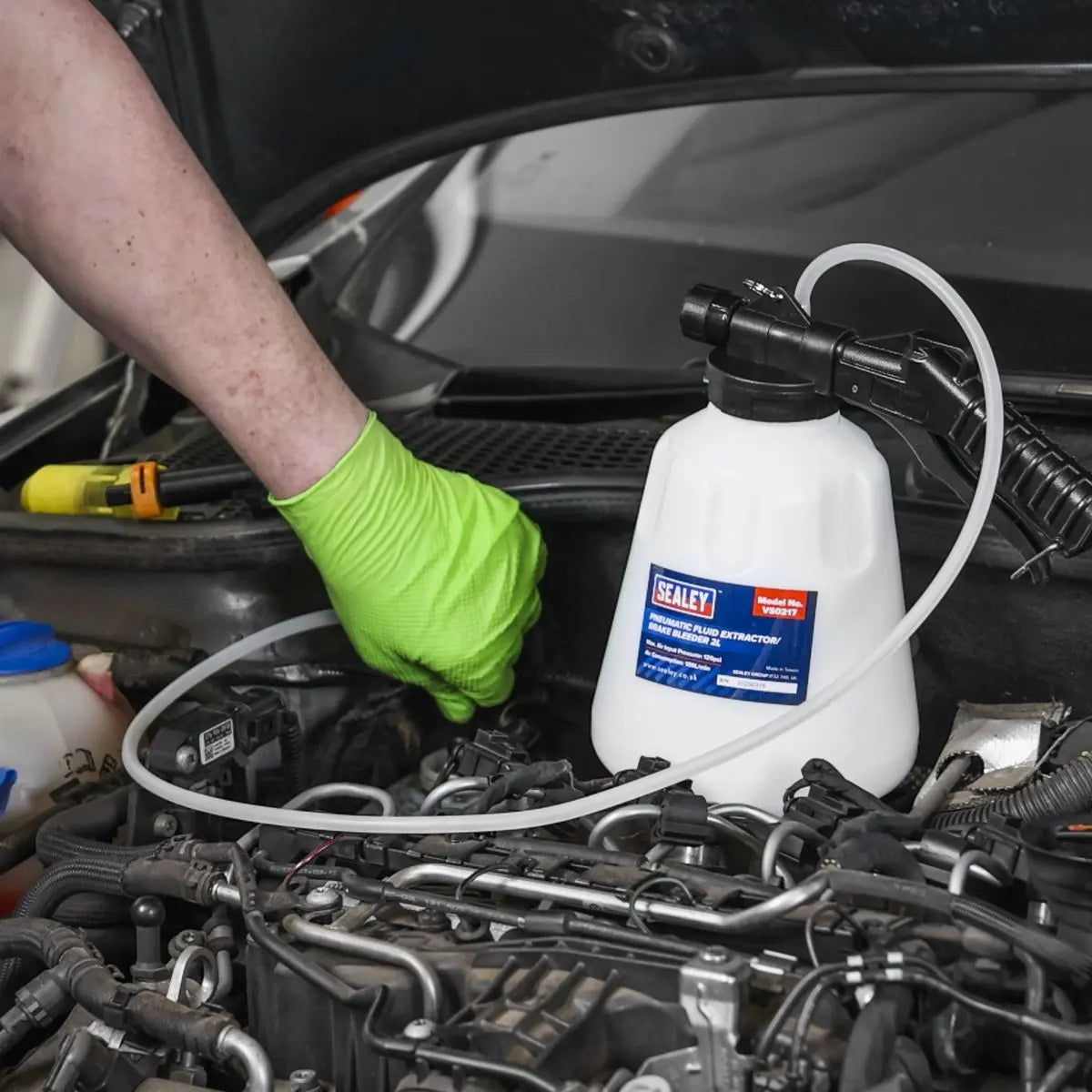 Sealey Pneumatic Fluid Extractor/Brake Bleeder 2L  White Rose Tools
