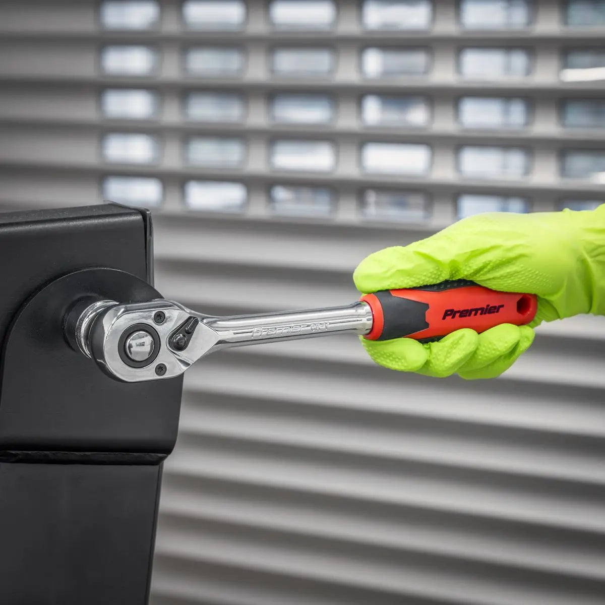 Sealey Premier 26 Piece 1/2" Drive Lock On Socket Set 8-32mm Ratchet Handle