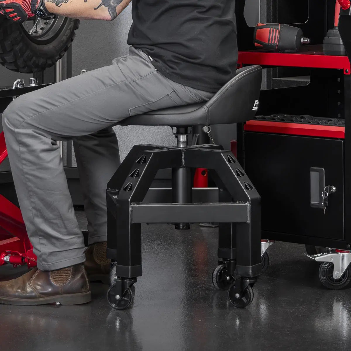 Sealey Premier Industrial Premier Industrial Pneumatic Creeper Stool with Adjustable Height Swivel Seat & Back Rest White Rose Tools