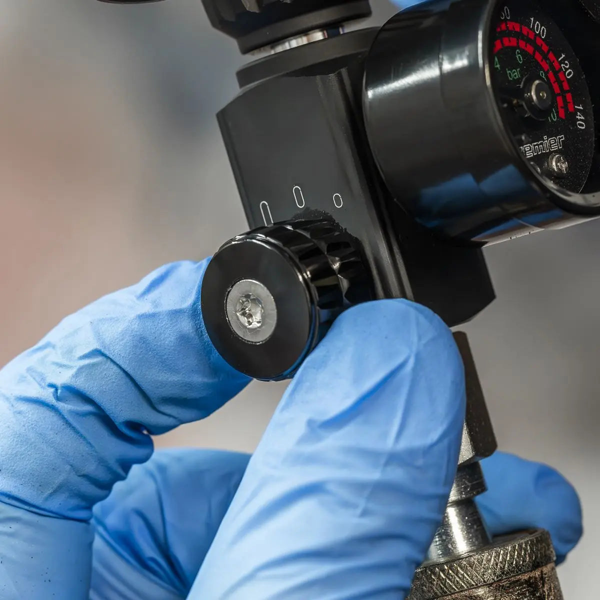 Sealey Premier On-Gun Air Pressure Regulator/Gauge with Glass Lens White Rose Tools