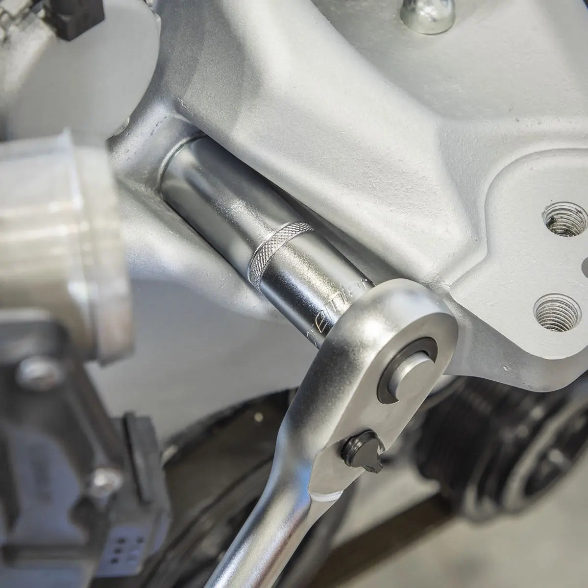 Sealey Premier Platinum Socket Set 1/2"Sq Drive 40pc - Metric/Imperial - Premier Platinum White Rose Tools