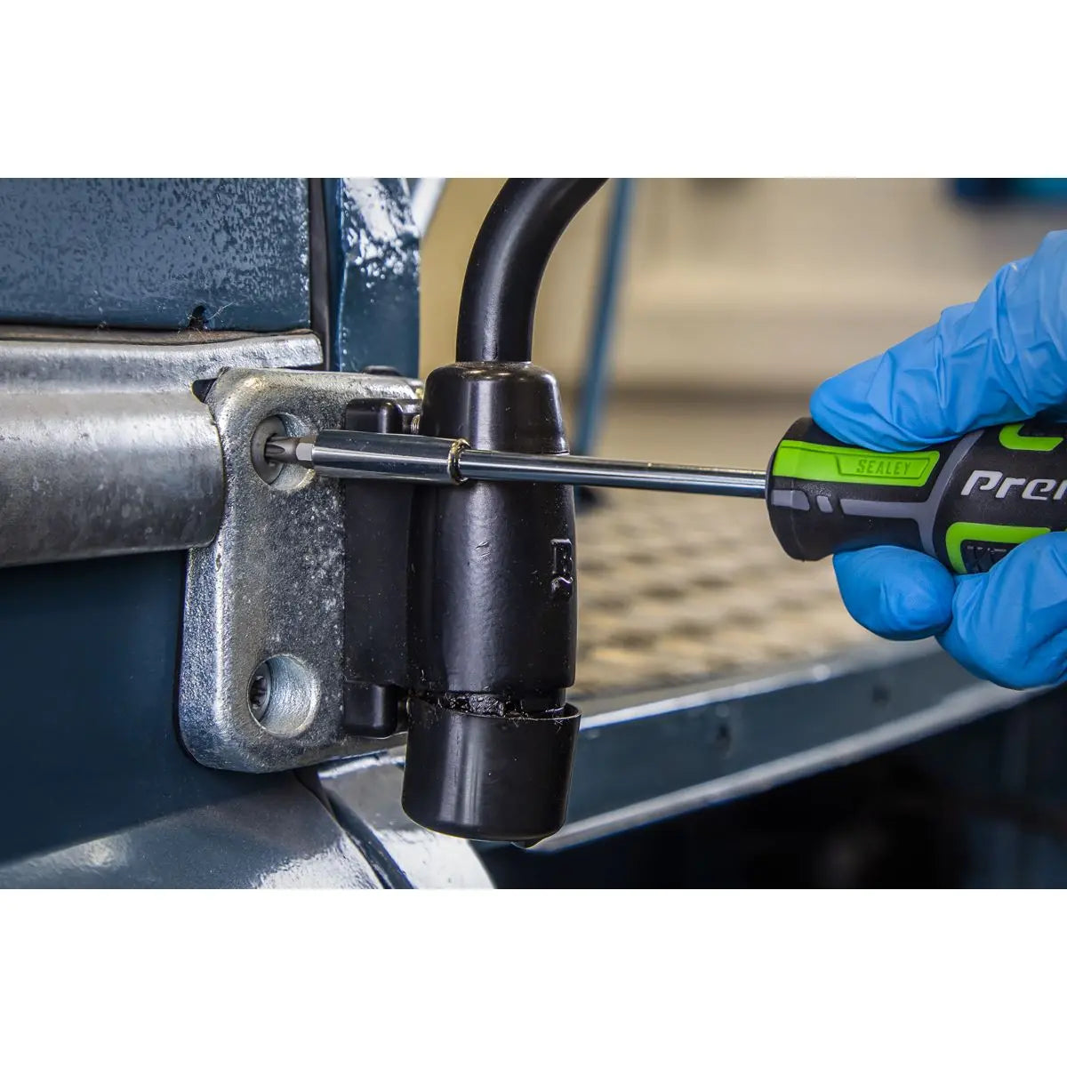 Sealey Premier Screwdriver & Bit Set 33pc GripMAX® - Hi-Vis