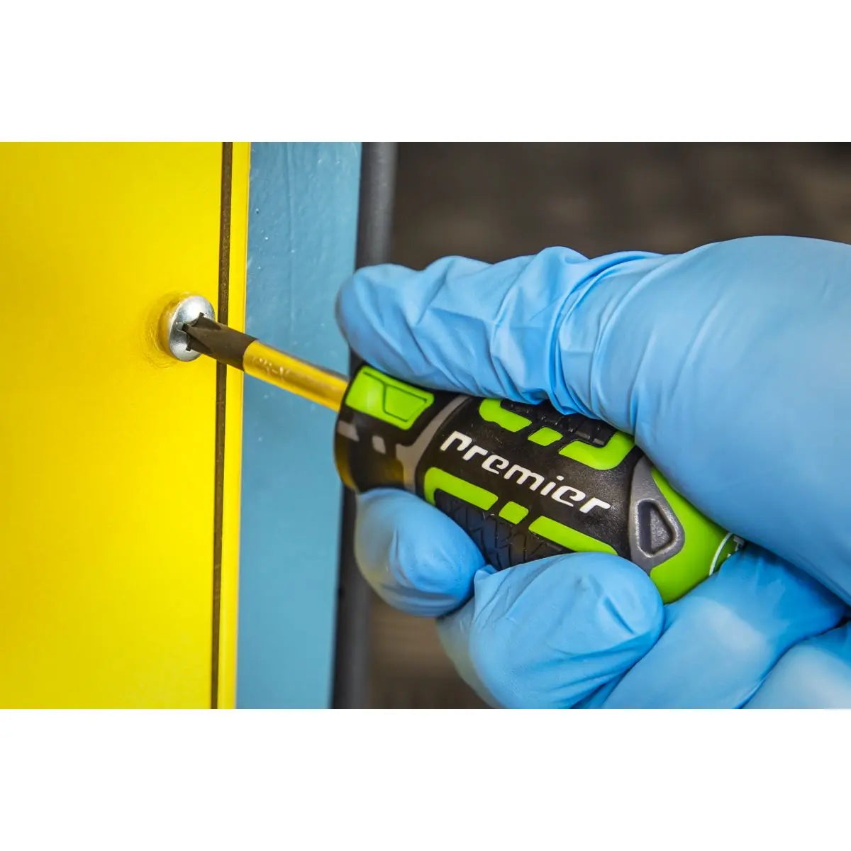 Sealey Premier Screwdriver & Bit Set 33pc GripMAX® - Hi-Vis