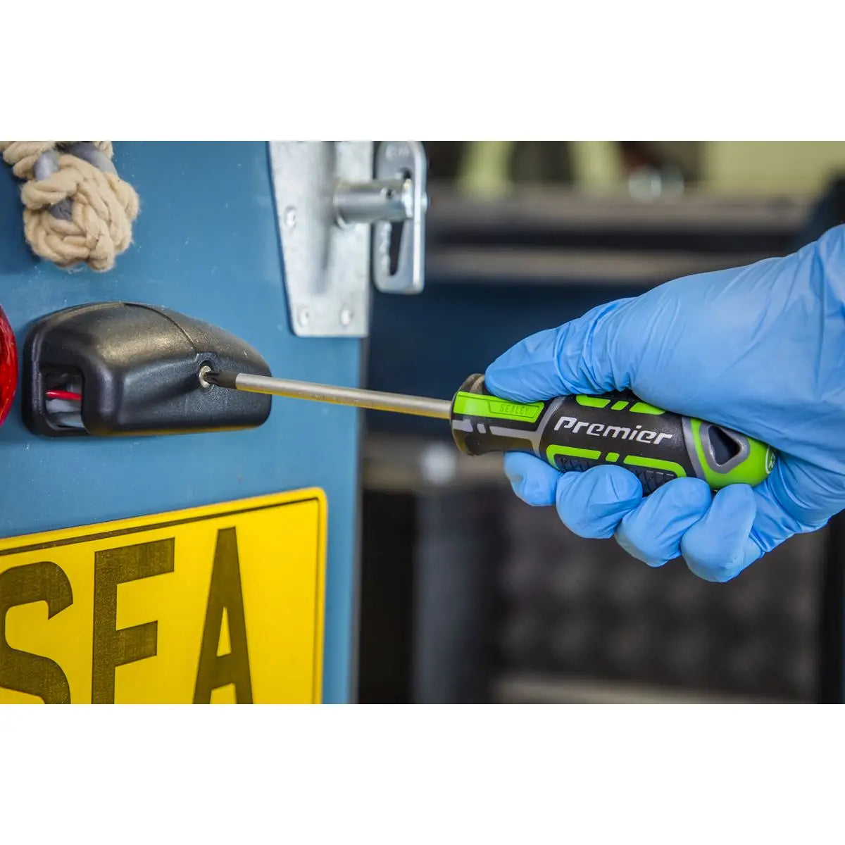 Sealey Premier Screwdriver & Bit Set 33pc GripMAX® - Hi-Vis