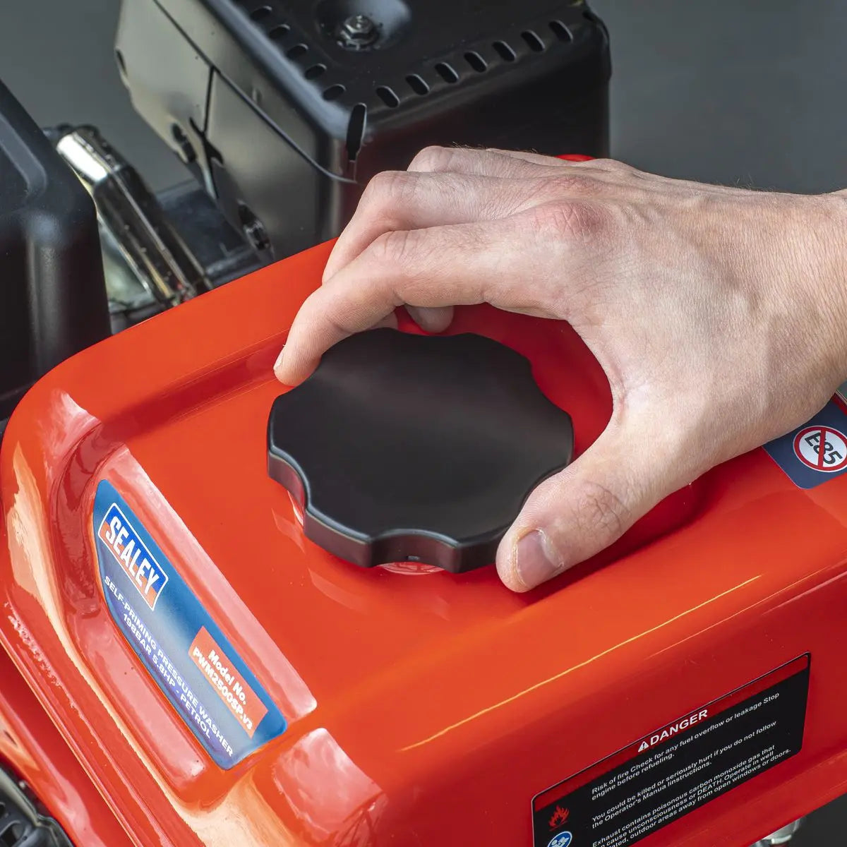 Sealey Pressure Washer 220bar 540L/hr Self-Priming 6.5hp Petrol White Rose Tools