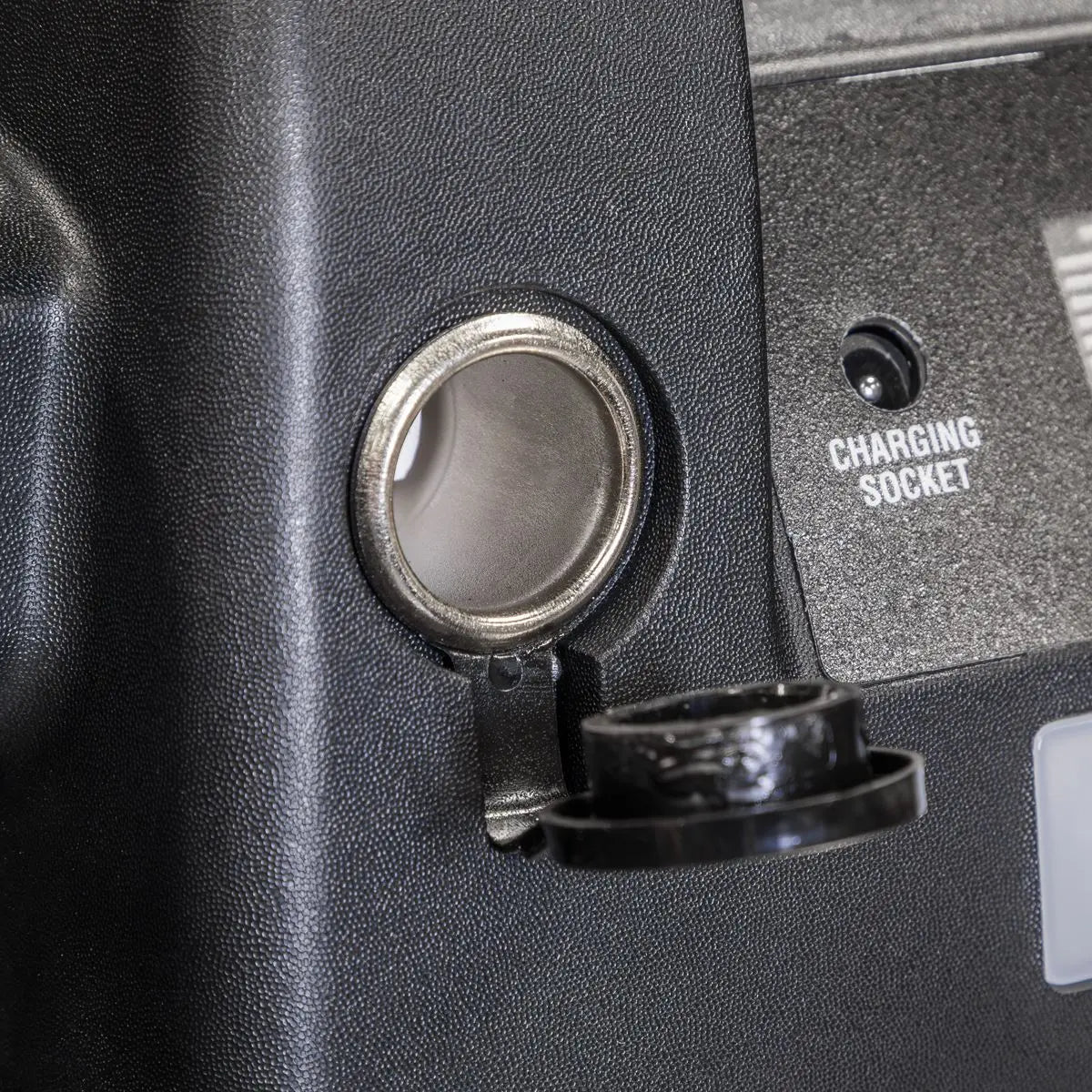 Sealey RoadStart® Emergency Jump Starter 12/24V 6L 8-Cylinder