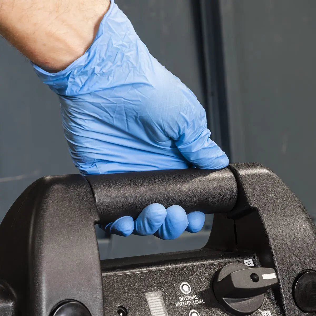 Sealey RoadStart® Emergency Jump Starter 12/24V 6L 8-Cylinder