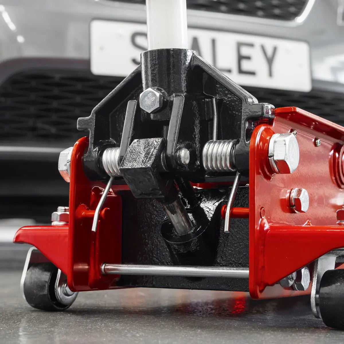 Sealey Standard Chassis Trolley Jack 3 Tonne  White Rose Tools