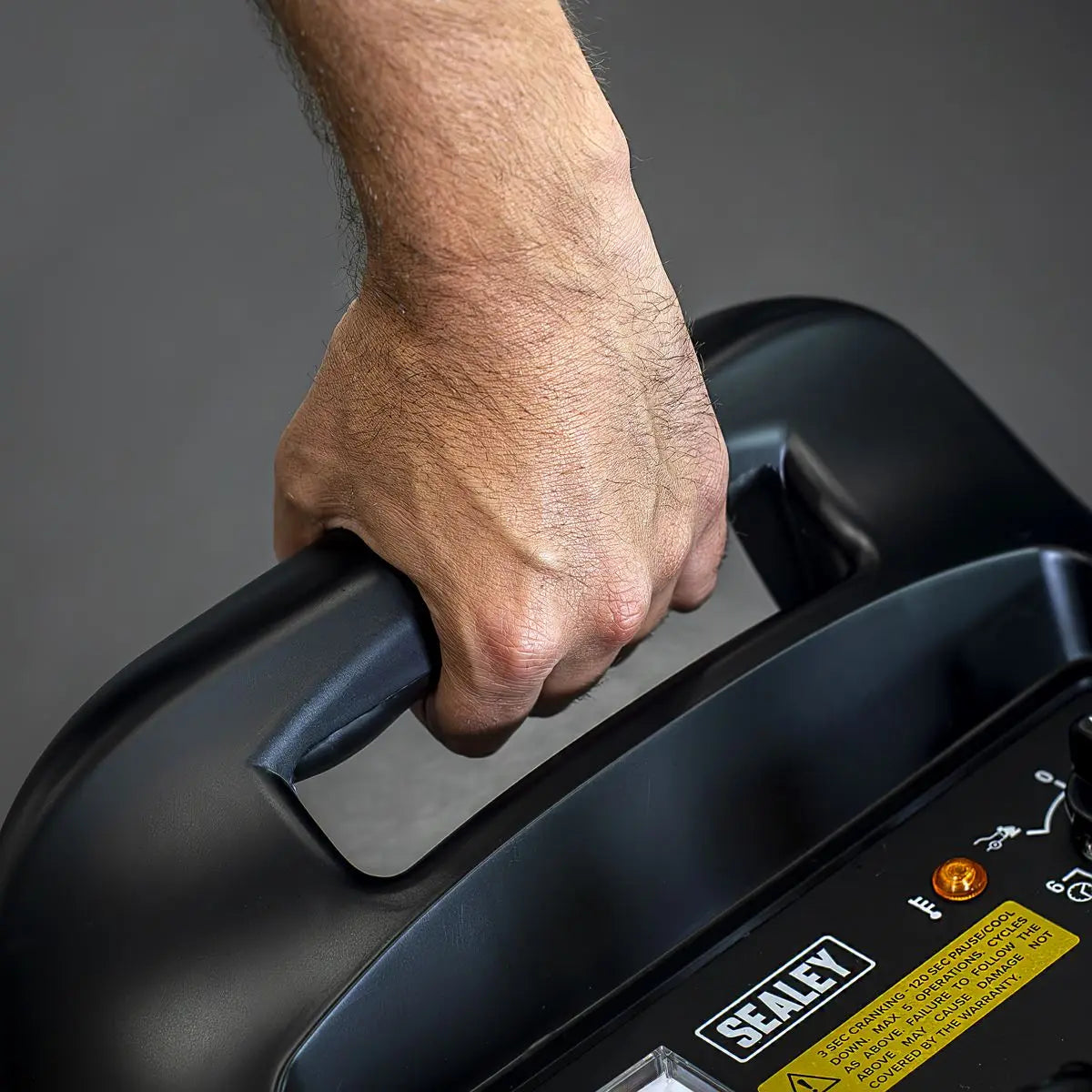 Sealey Starter/Charger 660/100A 12/24V 230V  White Rose Tools