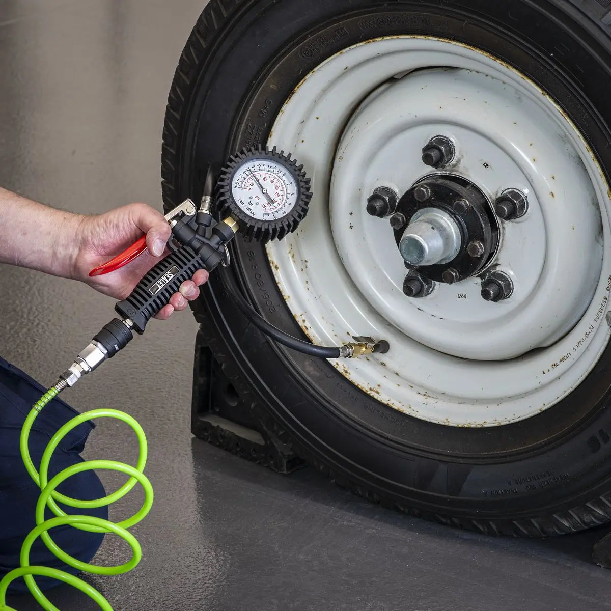 Sealey Tyre Inflator with Clip-On Connector  White Rose Tools