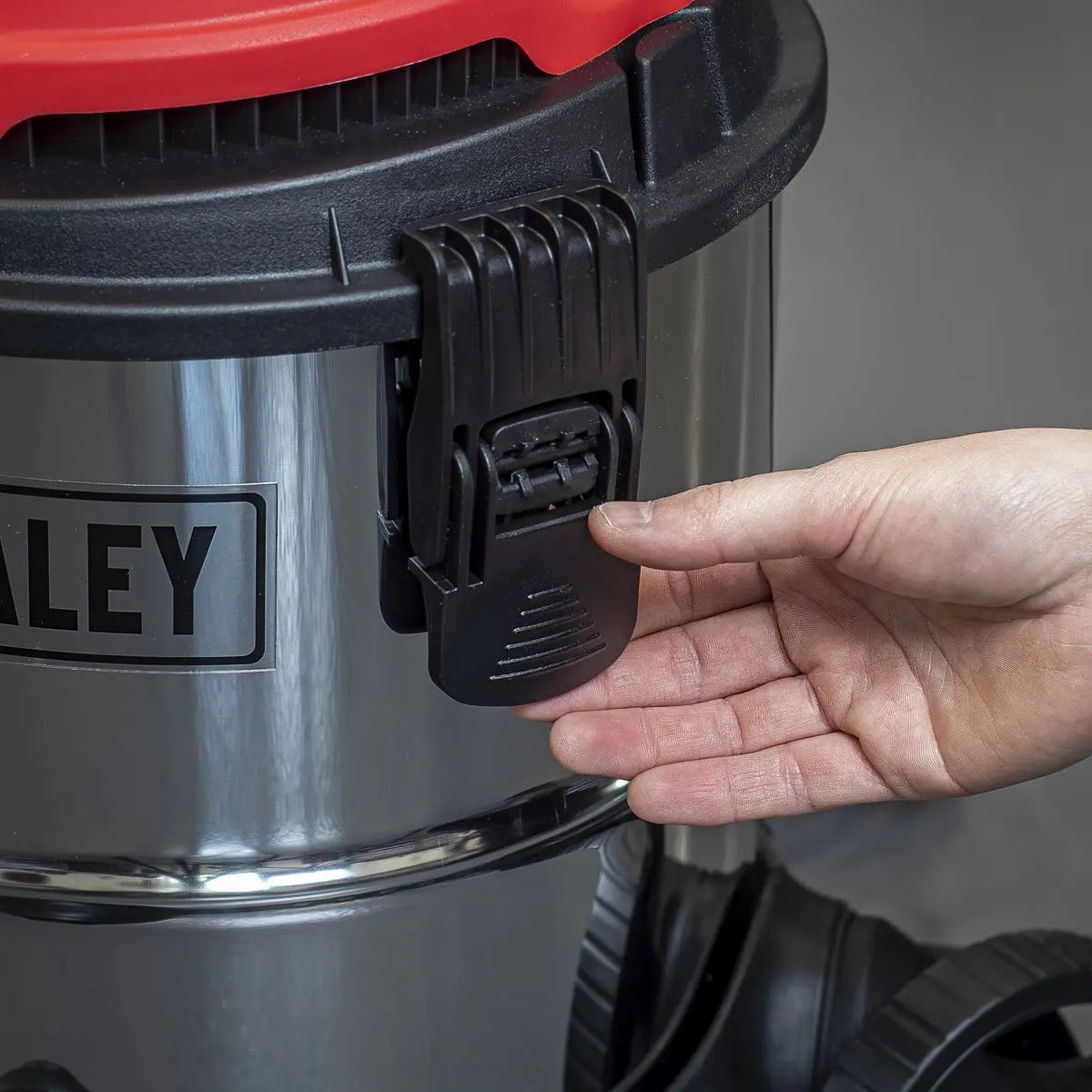 Sealey Vacuum Cleaner Industrial 20L 1400W/230V Stainless Drum Auto Start White Rose Tools