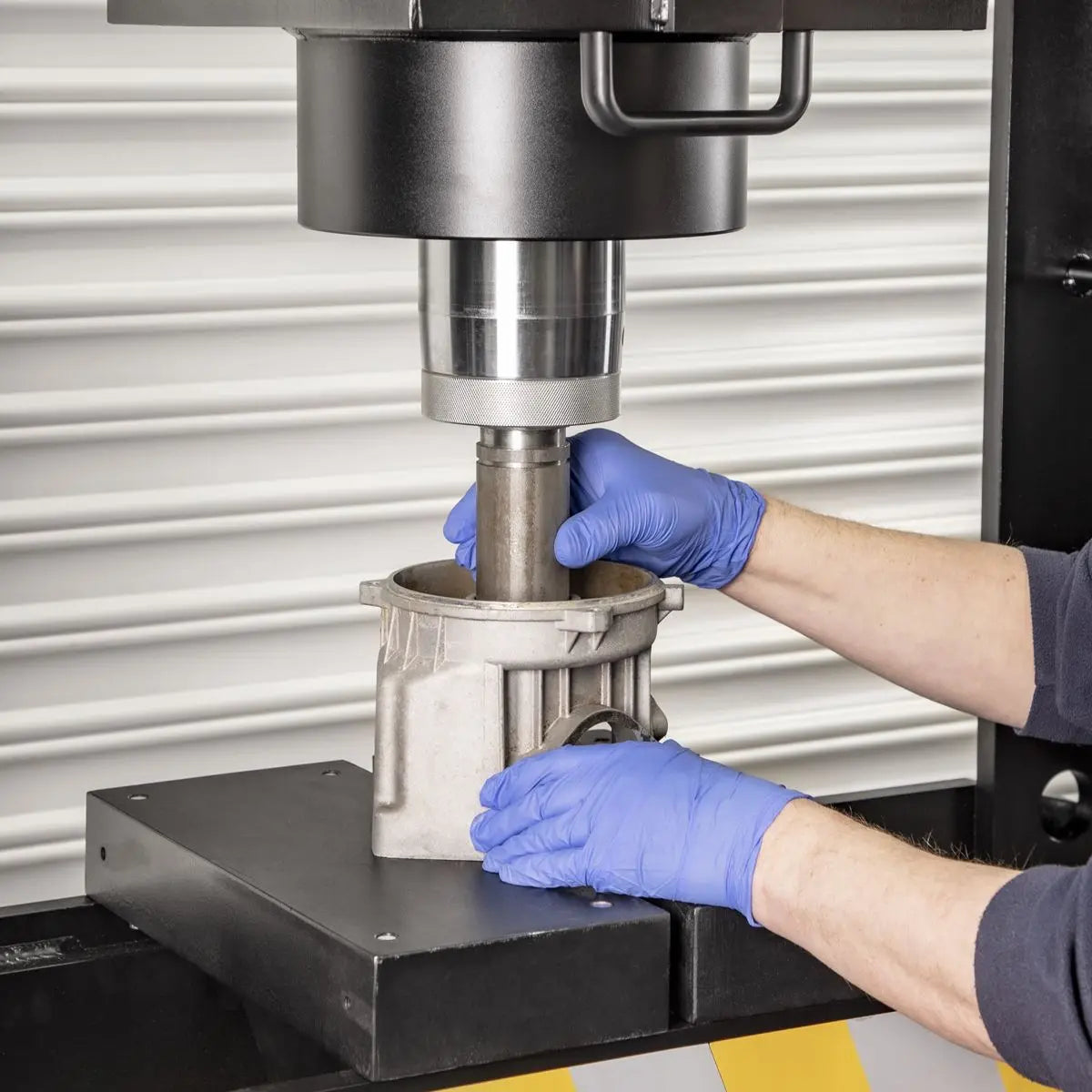 Sealey Viking Floor Type Air/Hydraulic Press with Sliding Ram & Foot Pedal 100 Tonne