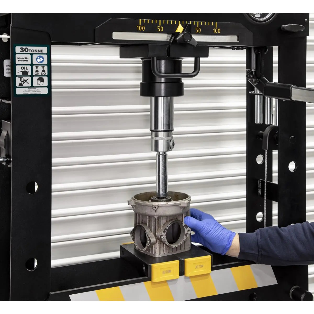 Sealey Viking Floor Type Air/Hydraulic Press with Sliding Ram & Foot Pedal 30 Tonne